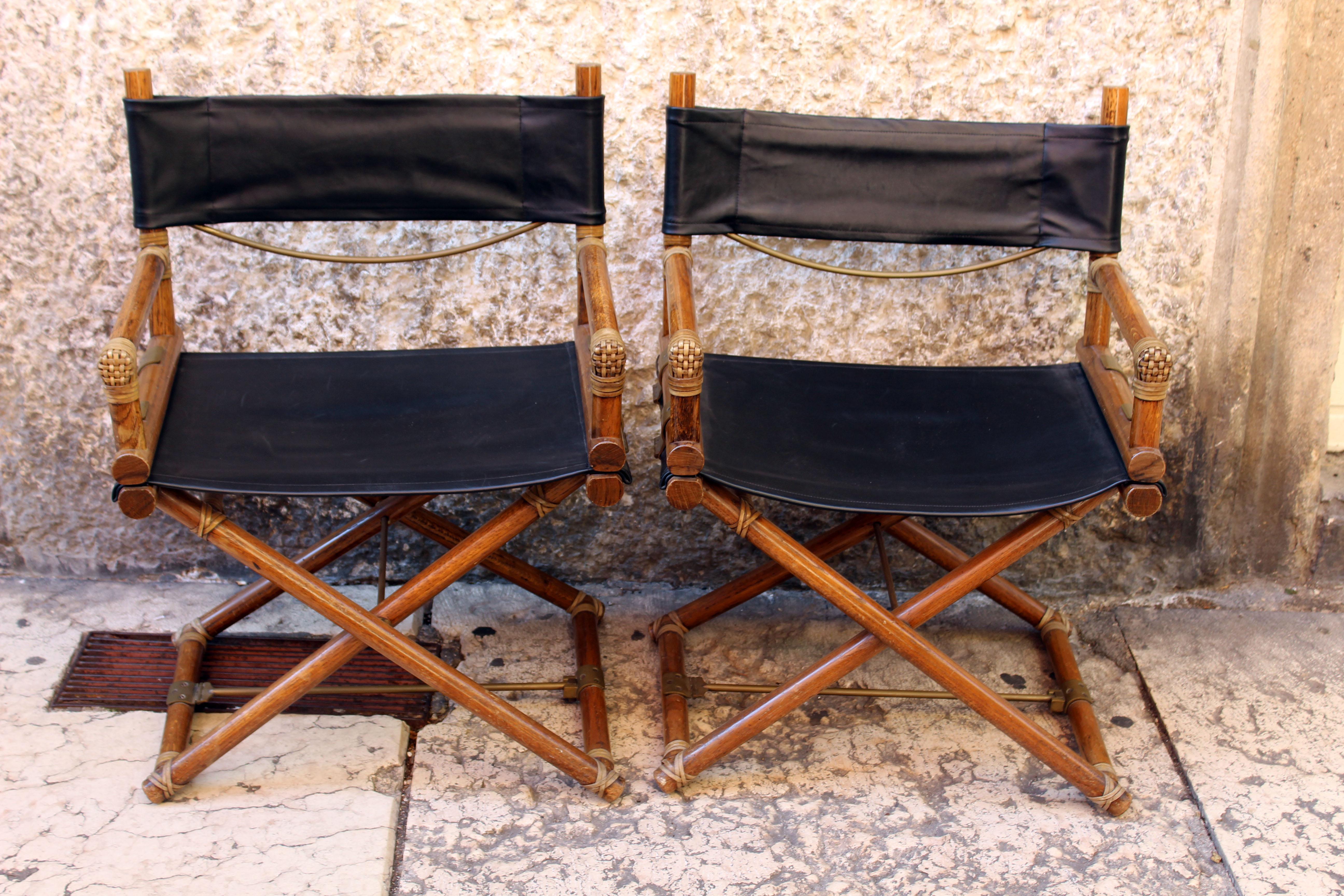 Pair of two director's chairs made of oak wood, brass and leather.
In the style of Lyda Levi McGuire.
Made in Italy, circa 1970.