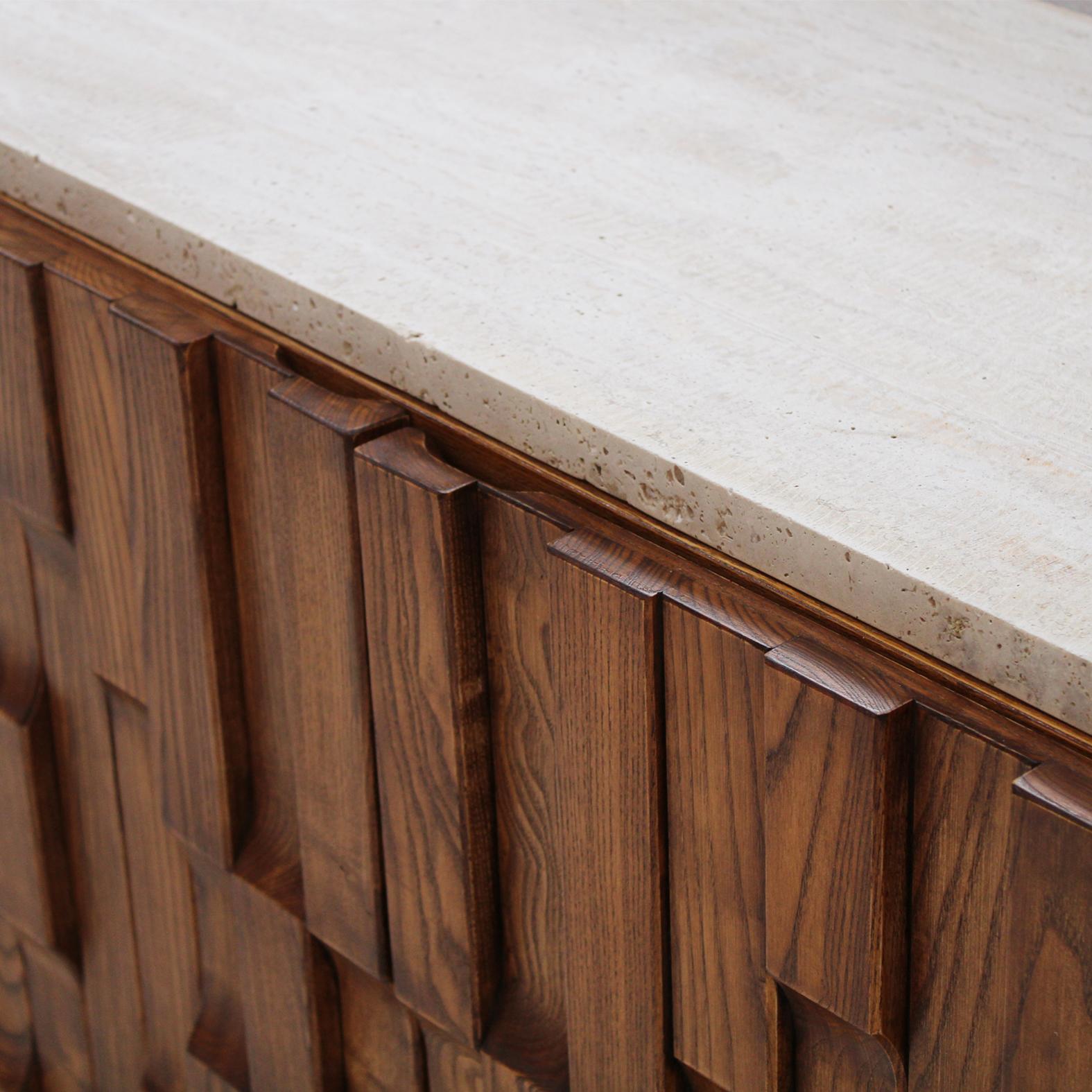 Italian Oak Wood Sideboard with Travertine Marble Top and Hand Carved Patterns For Sale 4