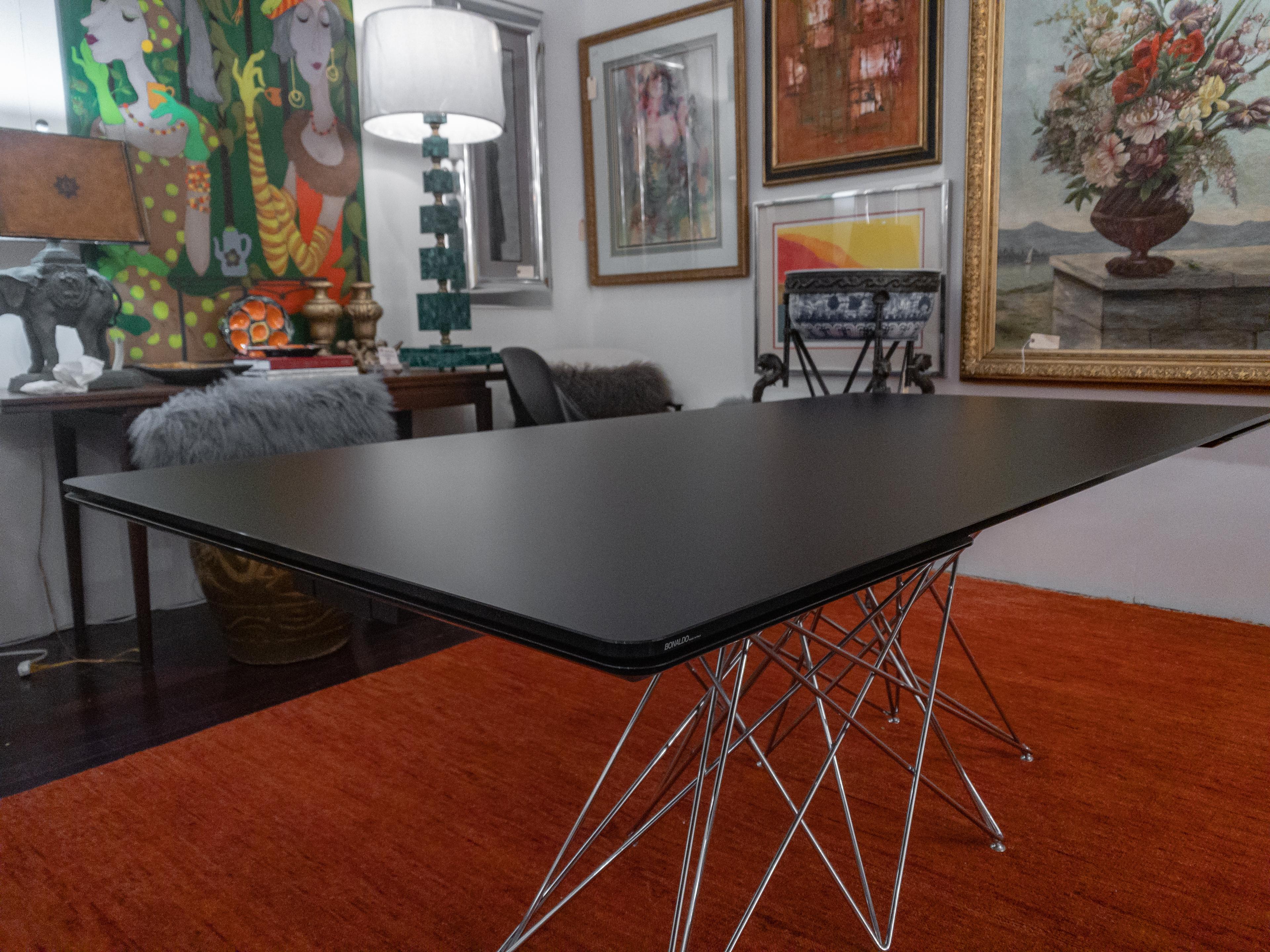 Table de salle à manger à rallonge octogonale italienne en verre fumé avec base en métal chromé en vente 1
