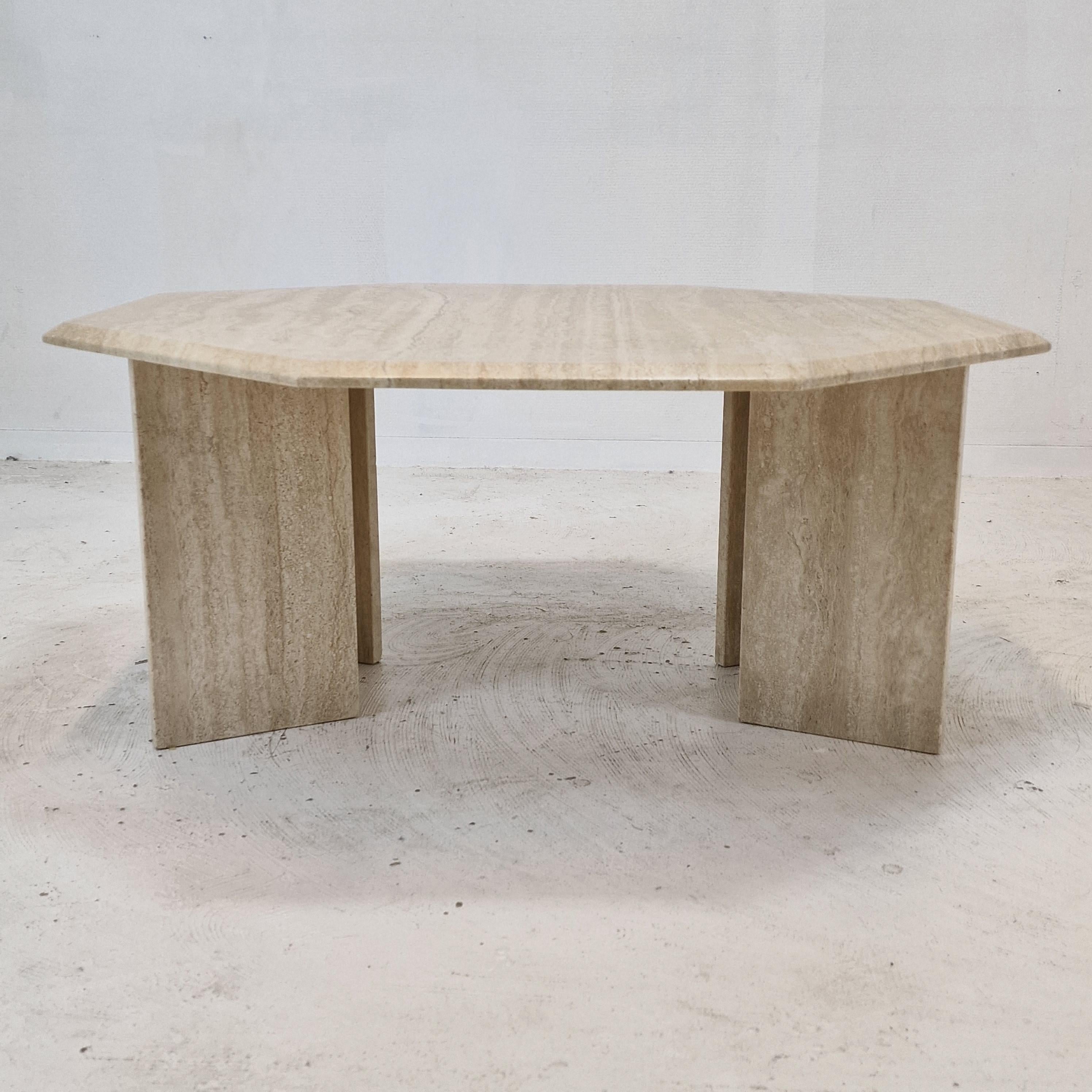 Italian Octagon Coffee Table in Travertine, 1980s For Sale 4