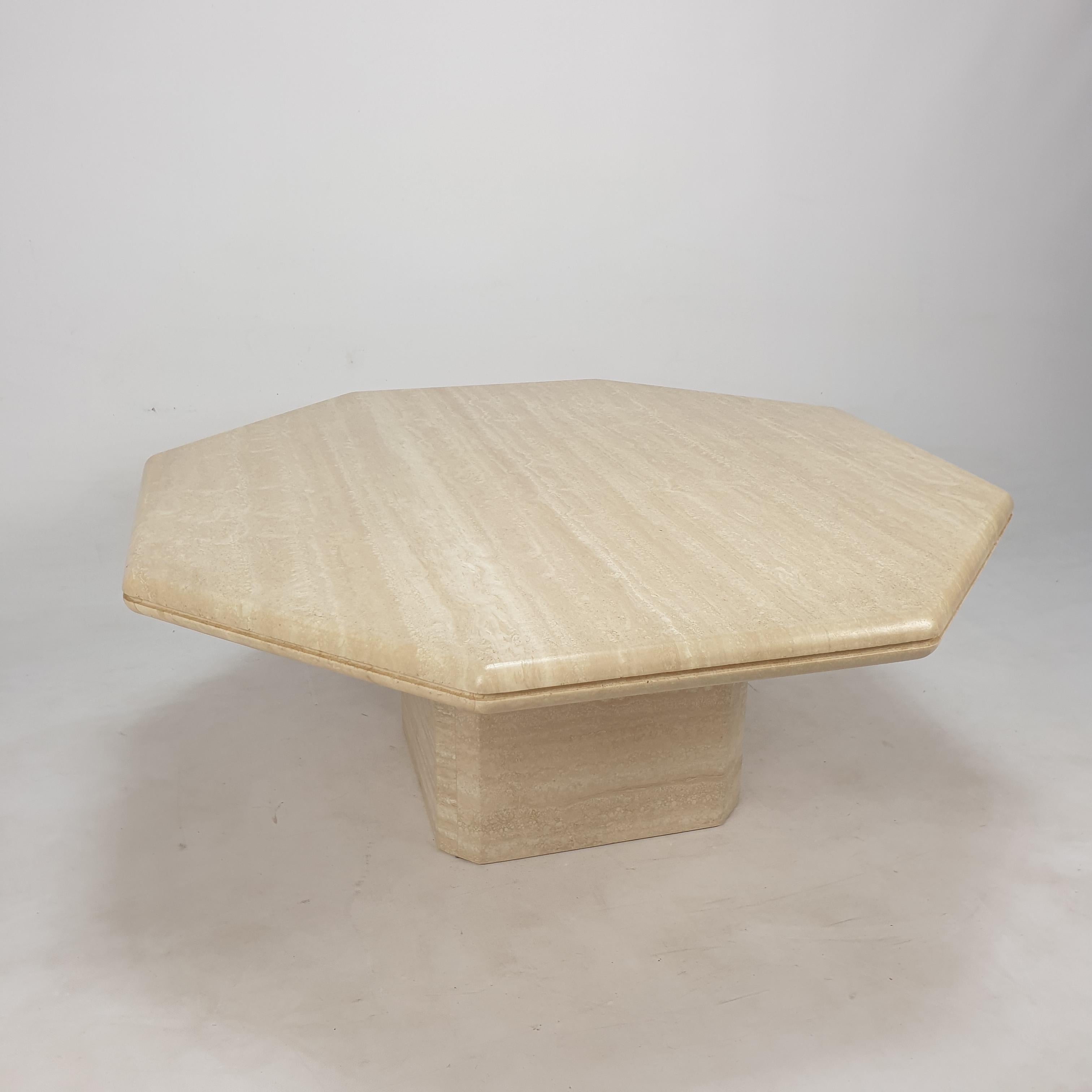 Italian Octagon Coffee Table in Travertine, 1980s For Sale 5