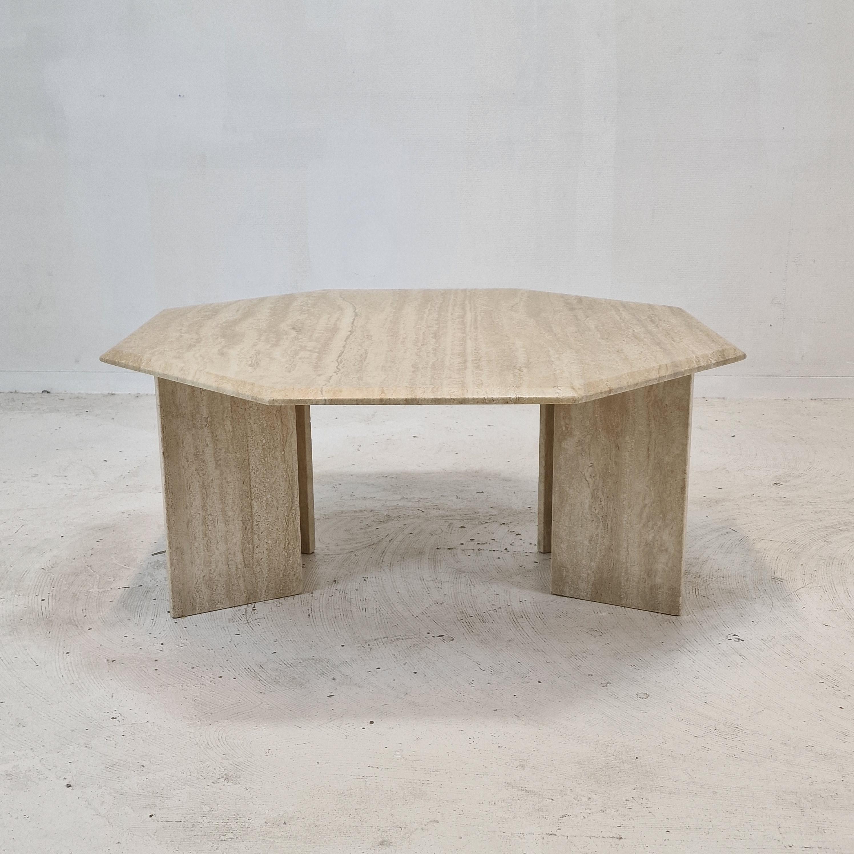 Very nice Italian coffee table handcrafted out of travertine.

The beautiful octagon shaped top is rounded on the edge. 
It is made of beautiful travertine.

It is possible to vary the position of the 2 legs.

It has the normal traces of use,
