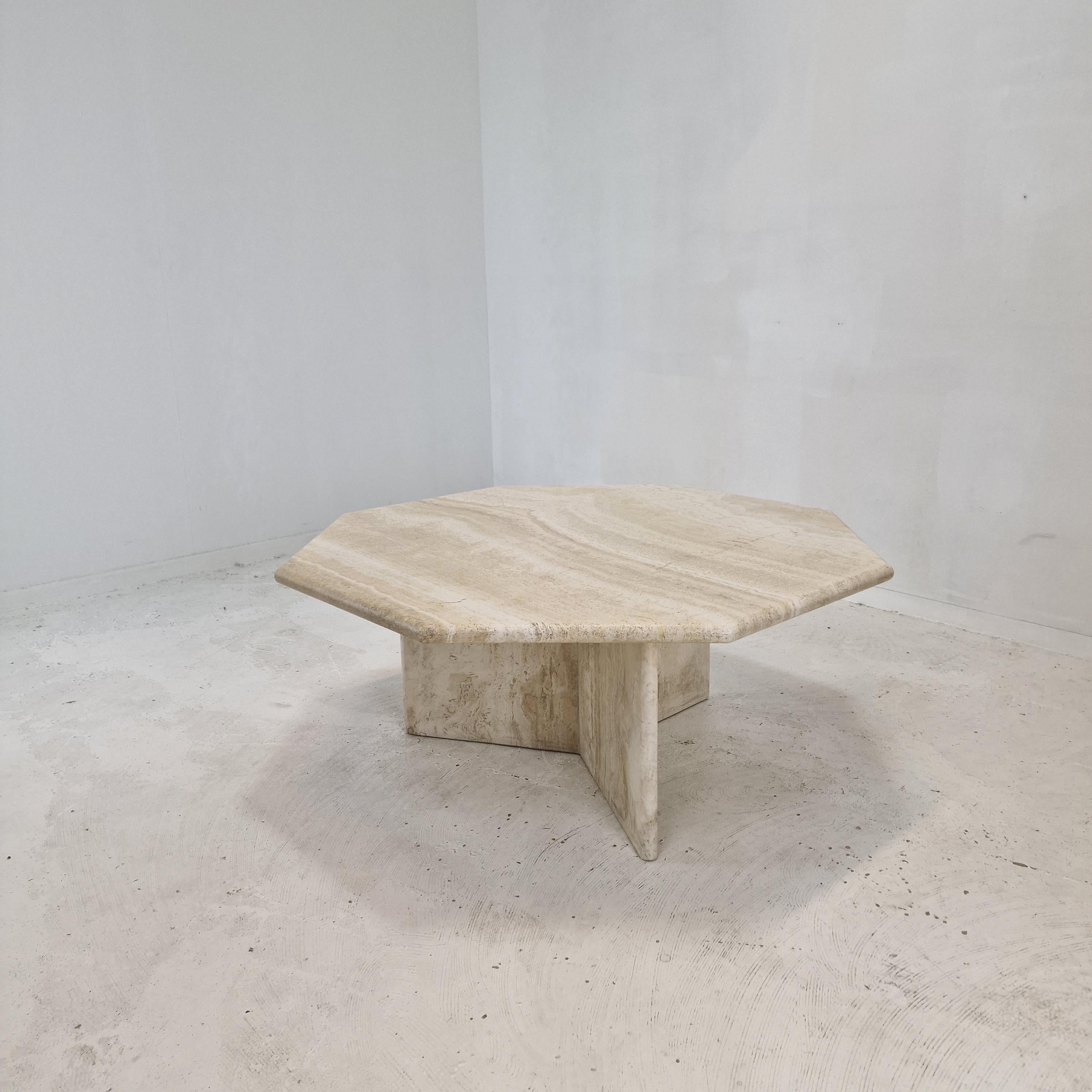 Mid-Century Modern Italian Octagon Coffee Table in Travertine, 1980s en vente