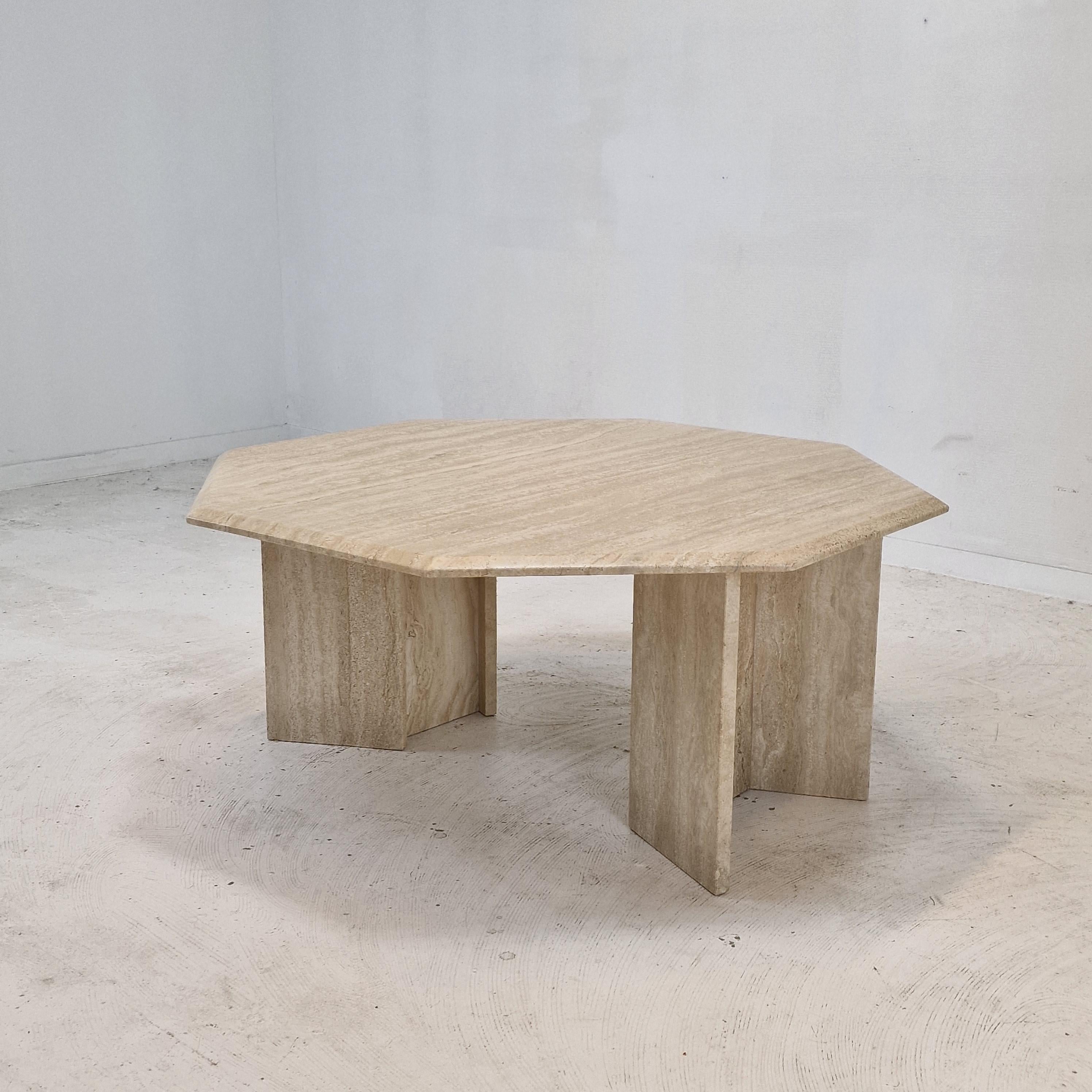 Italian Octagon Coffee Table in Travertine, 1980s In Good Condition For Sale In Oud Beijerland, NL
