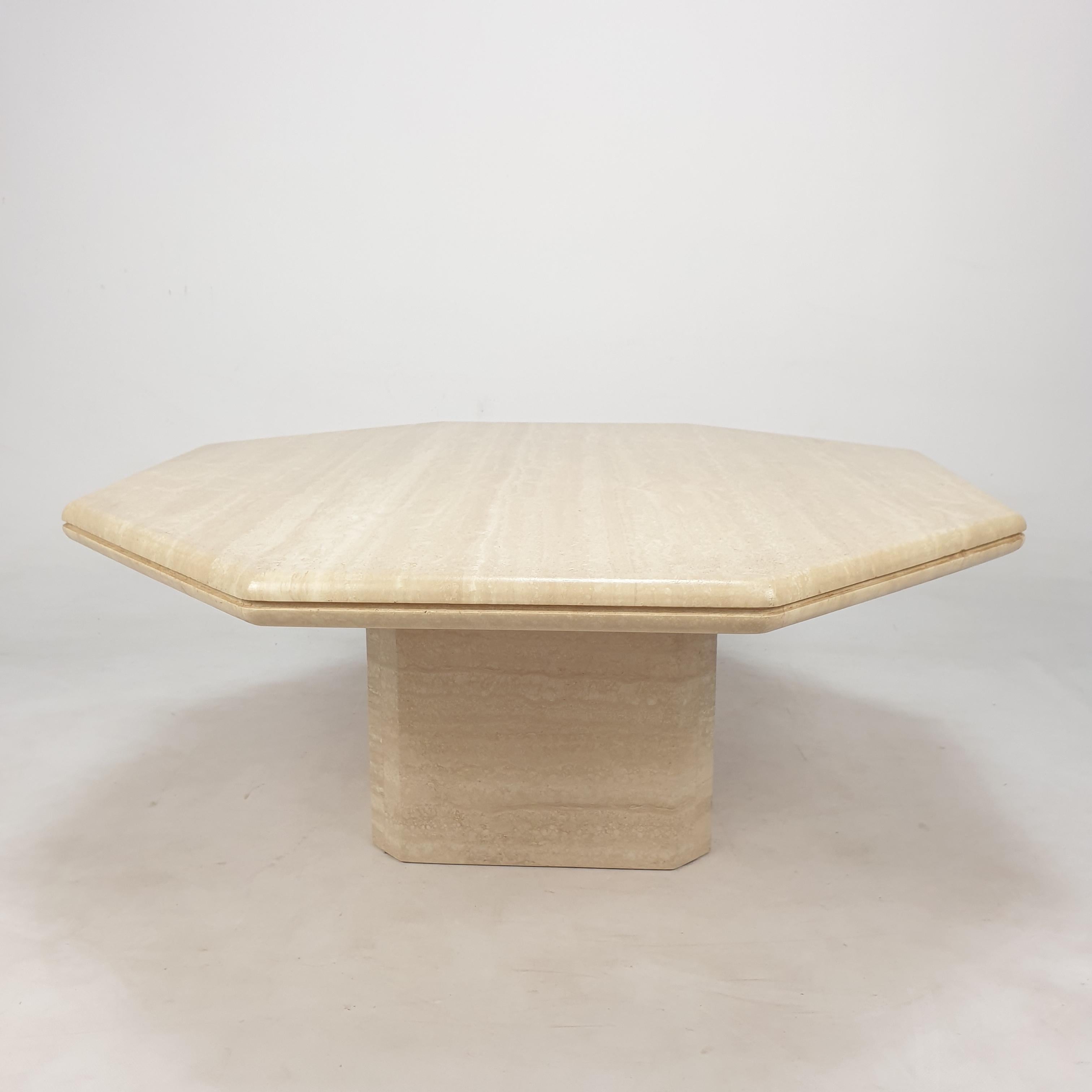 Italian Octagon Coffee Table in Travertine, 1980s For Sale 1