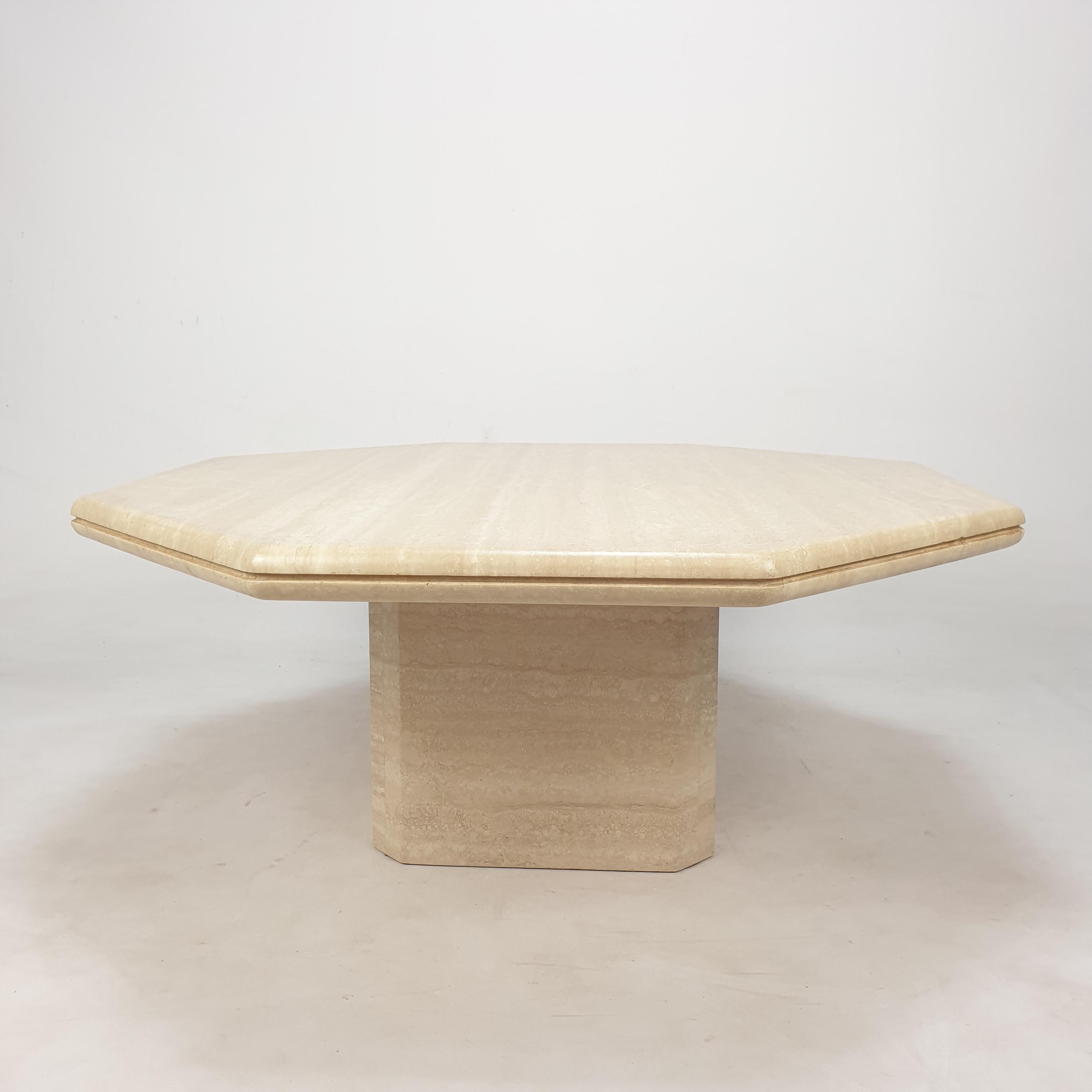 Italian Octagon Coffee Table in Travertine, 1980s For Sale 2