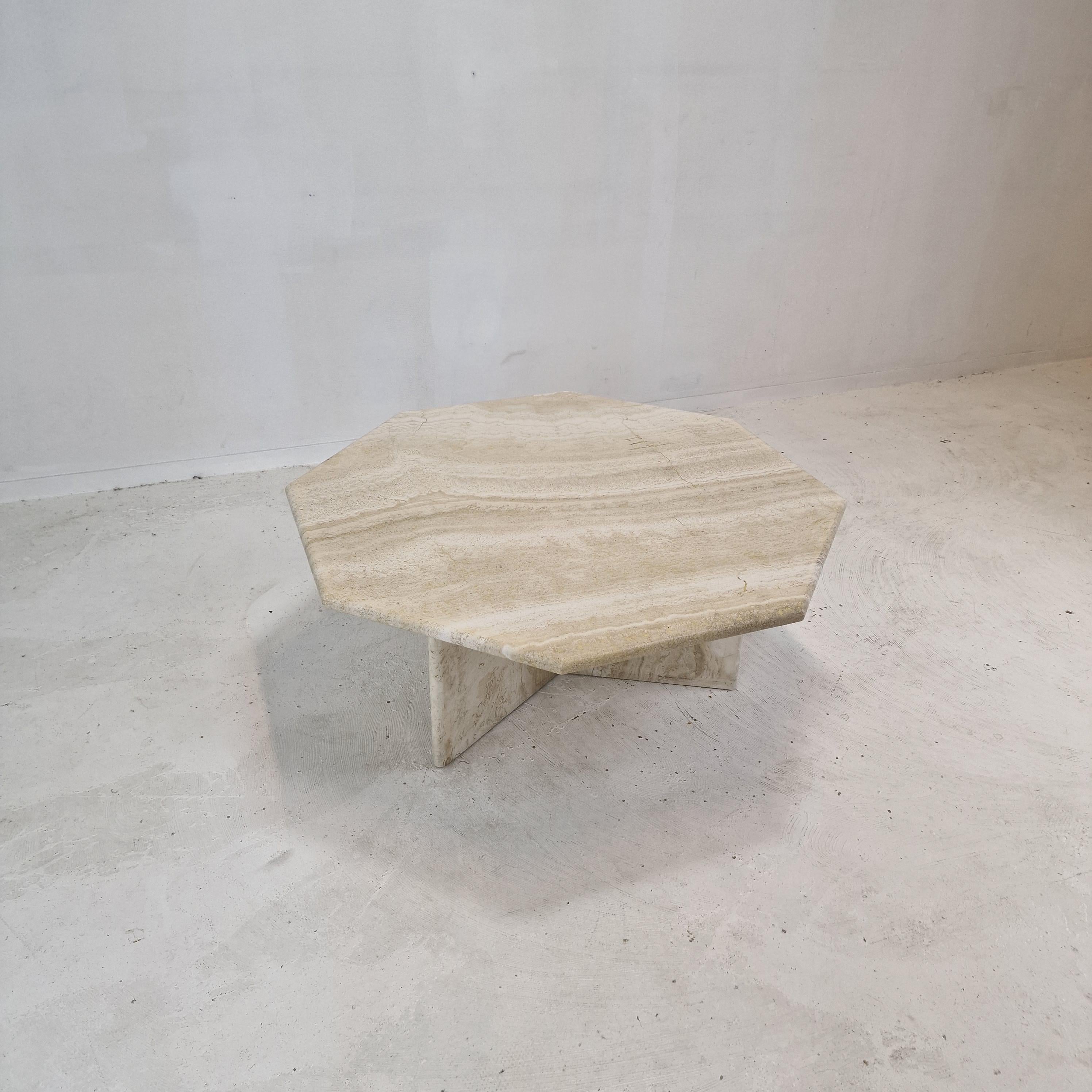 Italian Octagon Coffee Table in Travertine, 1980s For Sale 3