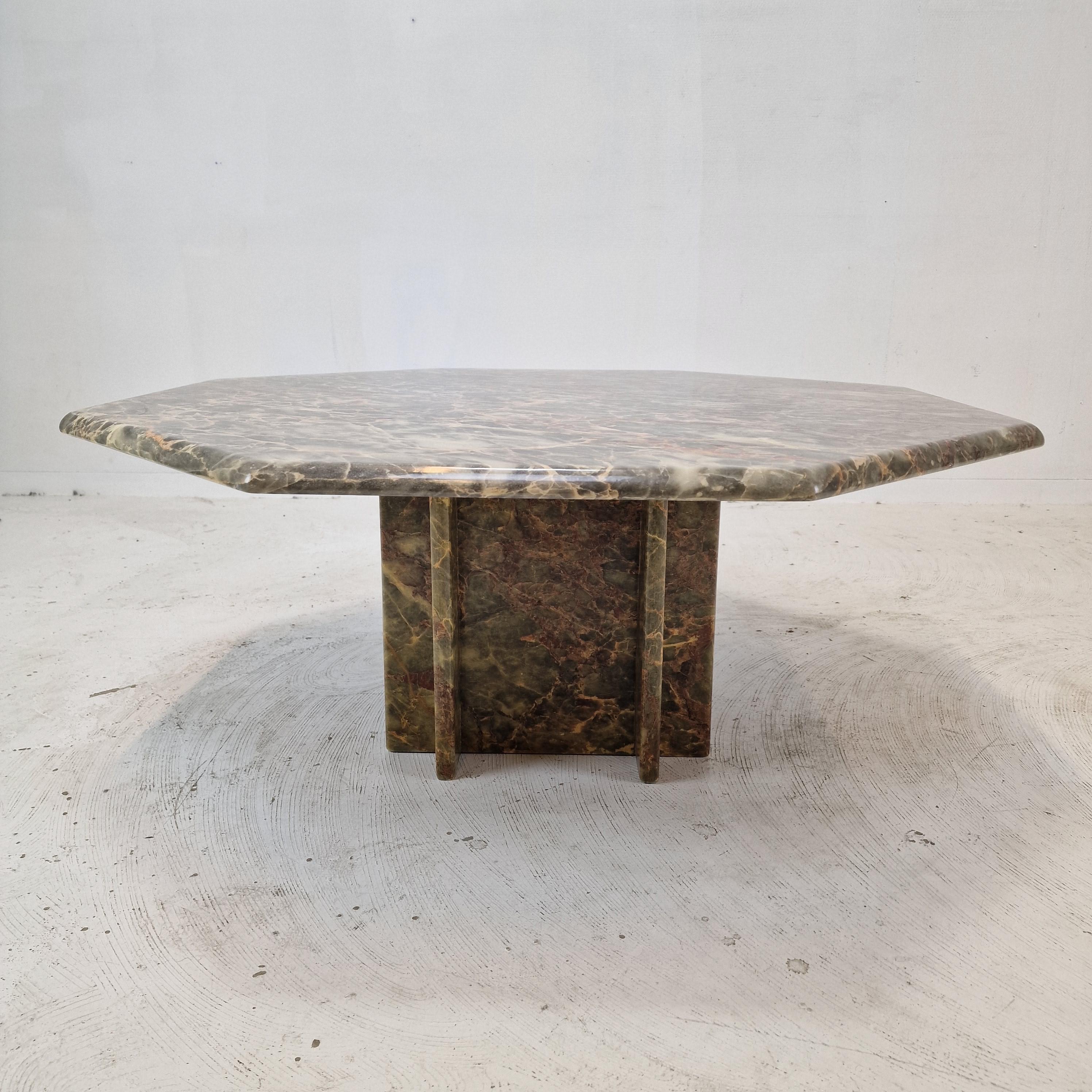 Italian Octagon Marble Coffee Table, 1980s For Sale 1