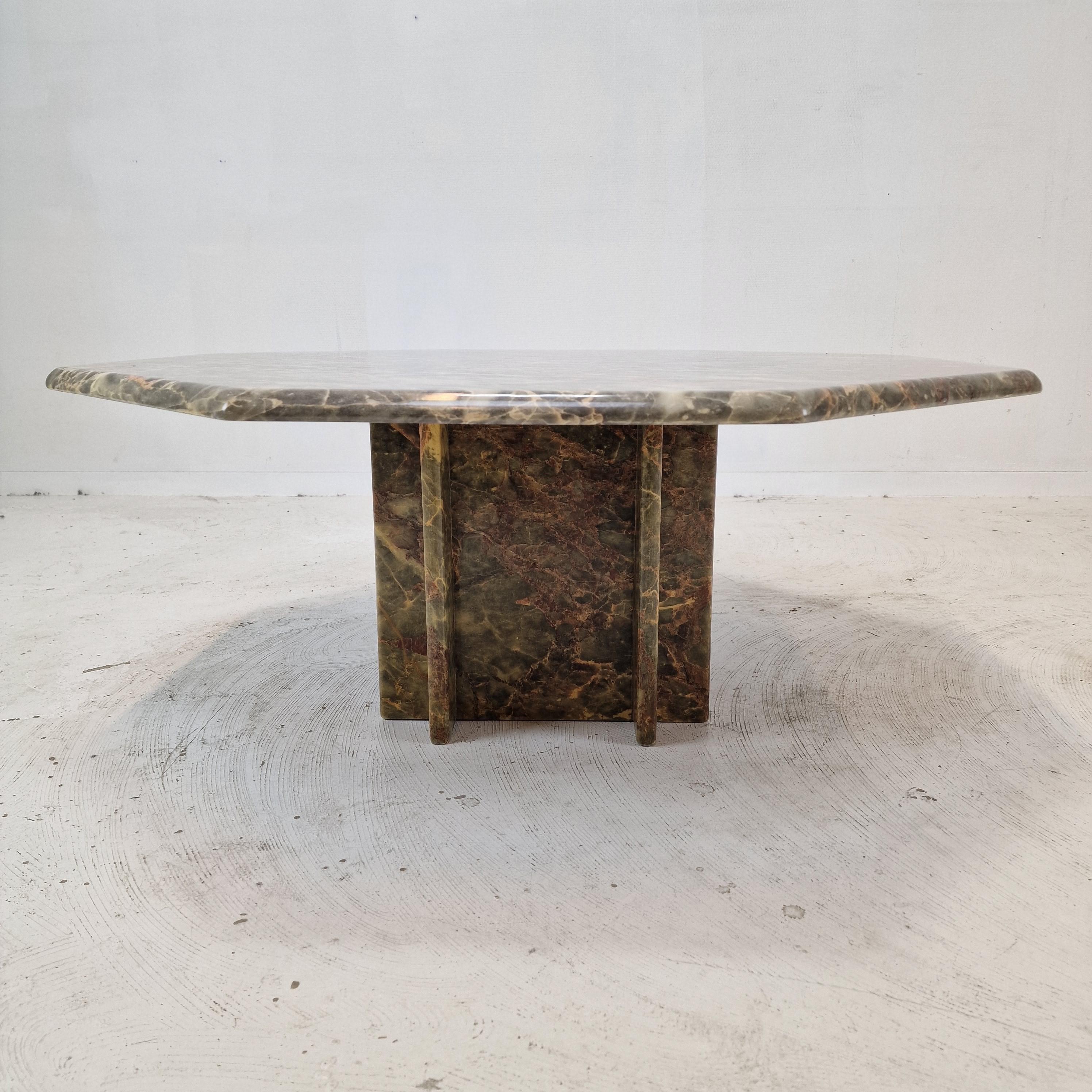 Italian Octagon Marble Coffee Table, 1980s For Sale 2