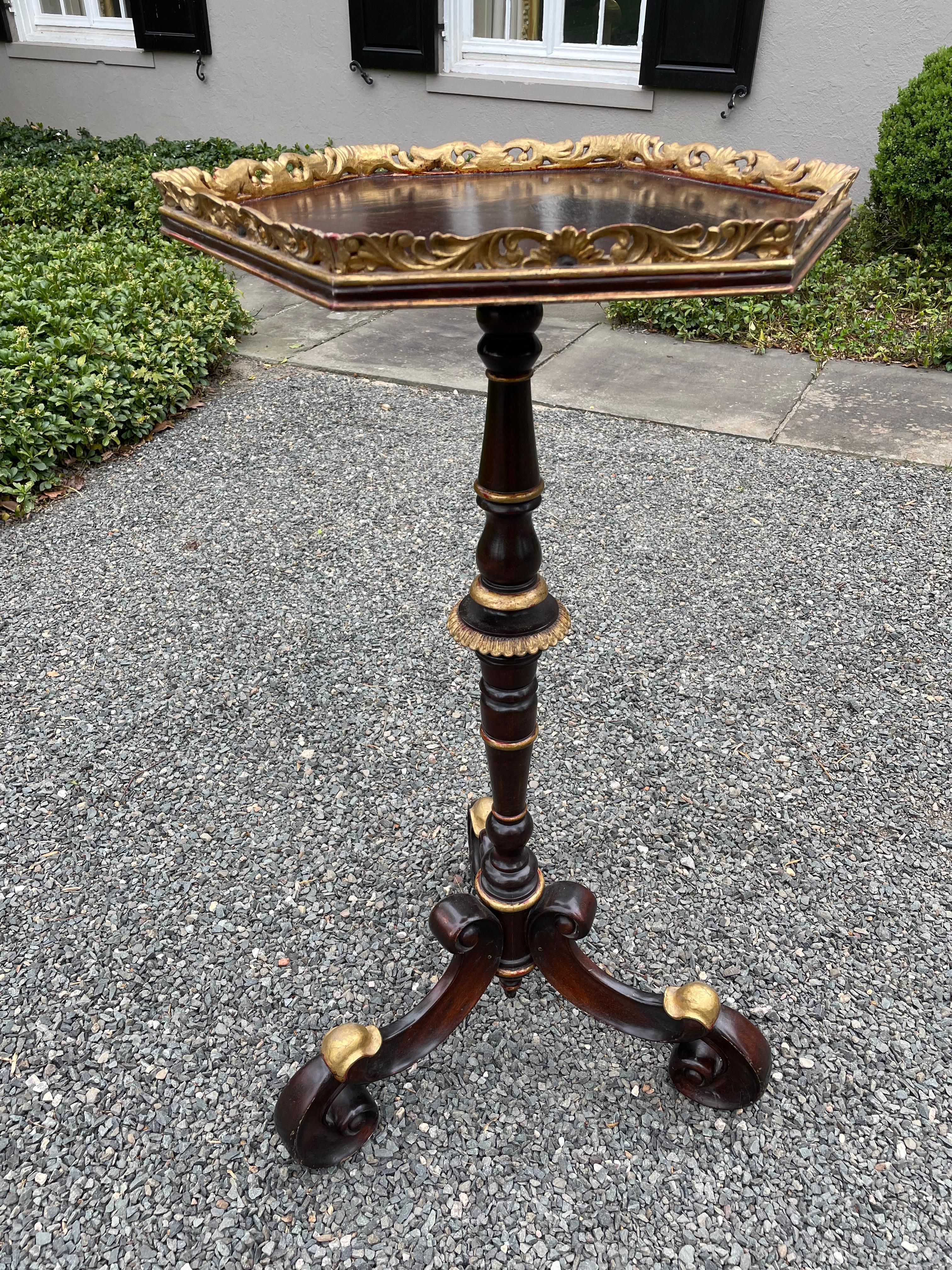 Mid-20th Century Italian Octagonal Mahogany and Gilt Side Table or Plant Stand For Sale
