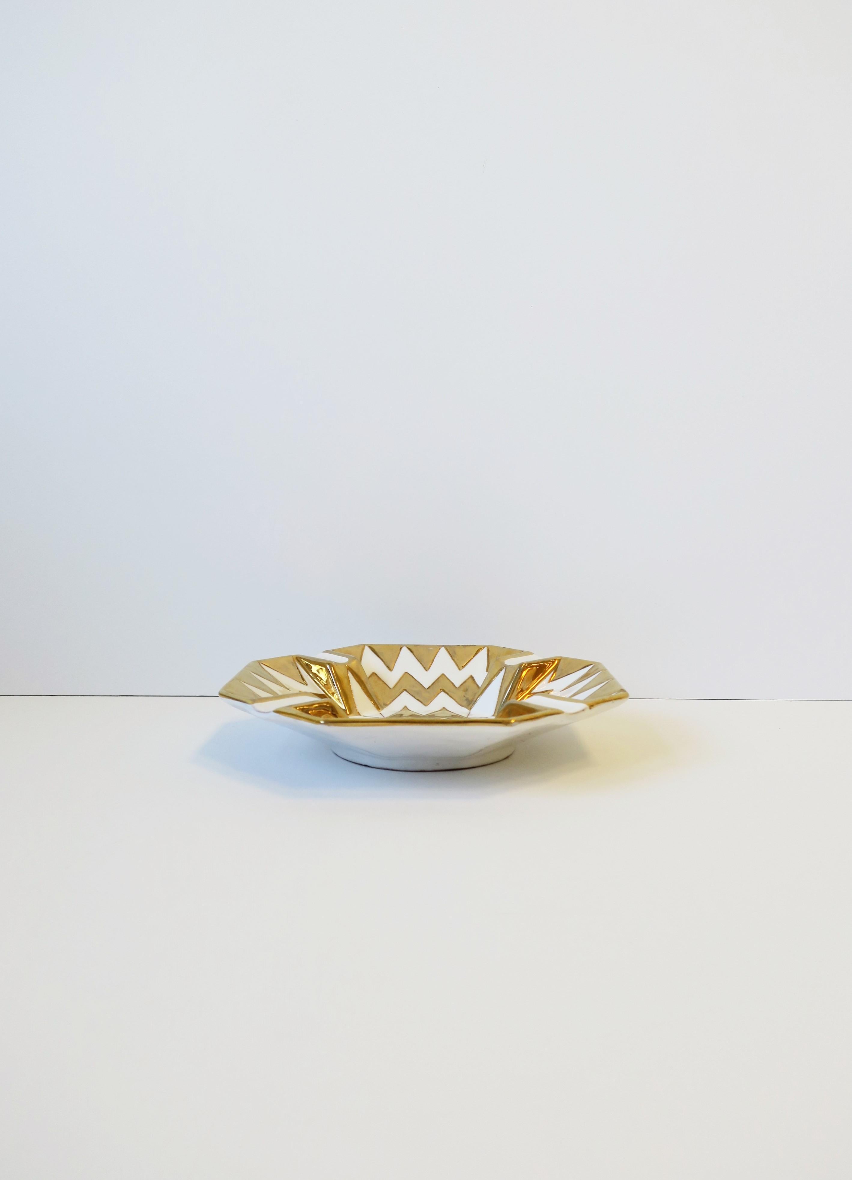 Italian White and Gold Catchall Vide-Poche or Ashtray For Sale 4