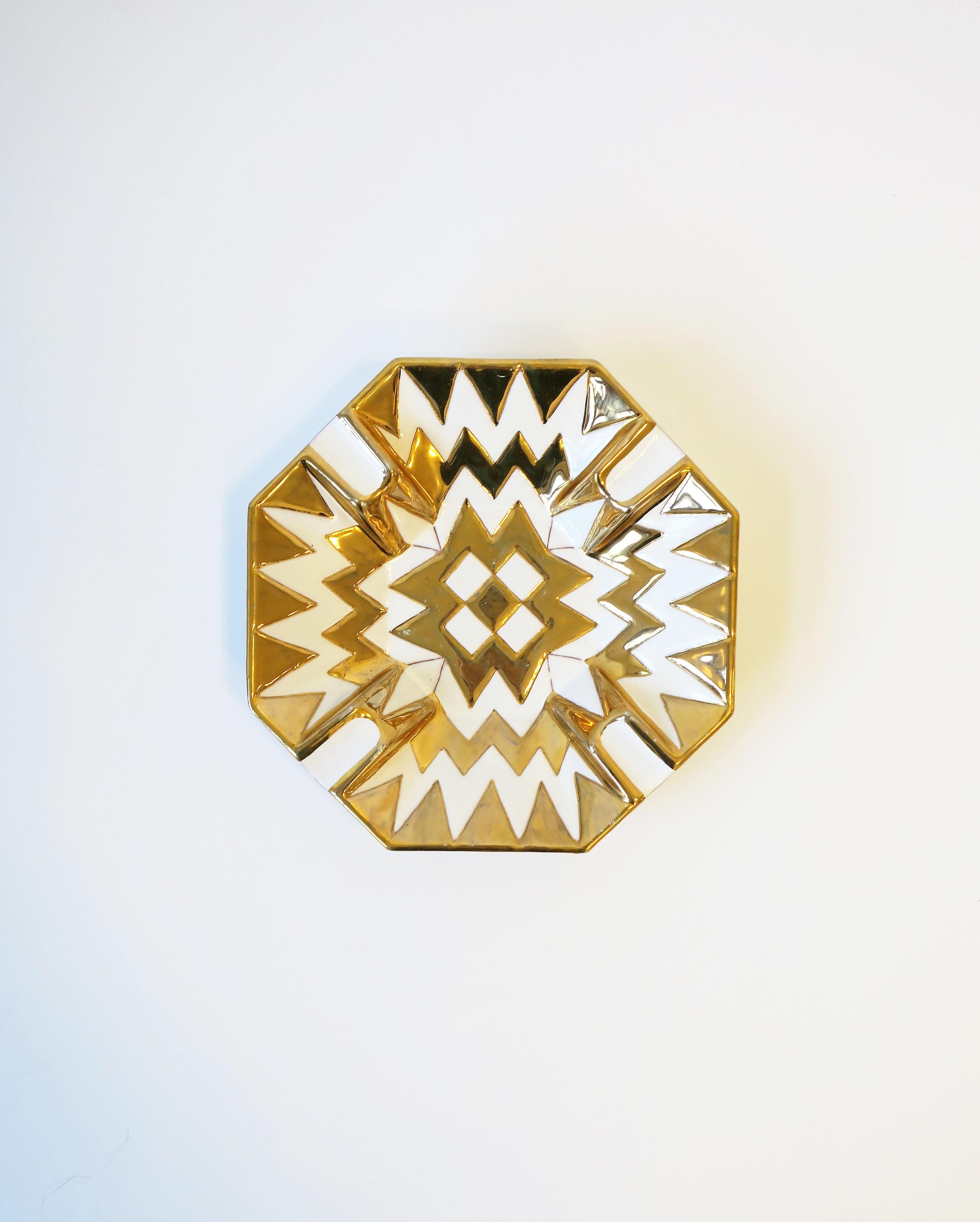 An Italian octagonal white and gold ceramic catchall vide-poche or ashtray, circa late-20th century, Italy. Great as a vide-poche catchall (shown holding jewelry), and as an ashtray with four support indents. Piece appears to have never been used.