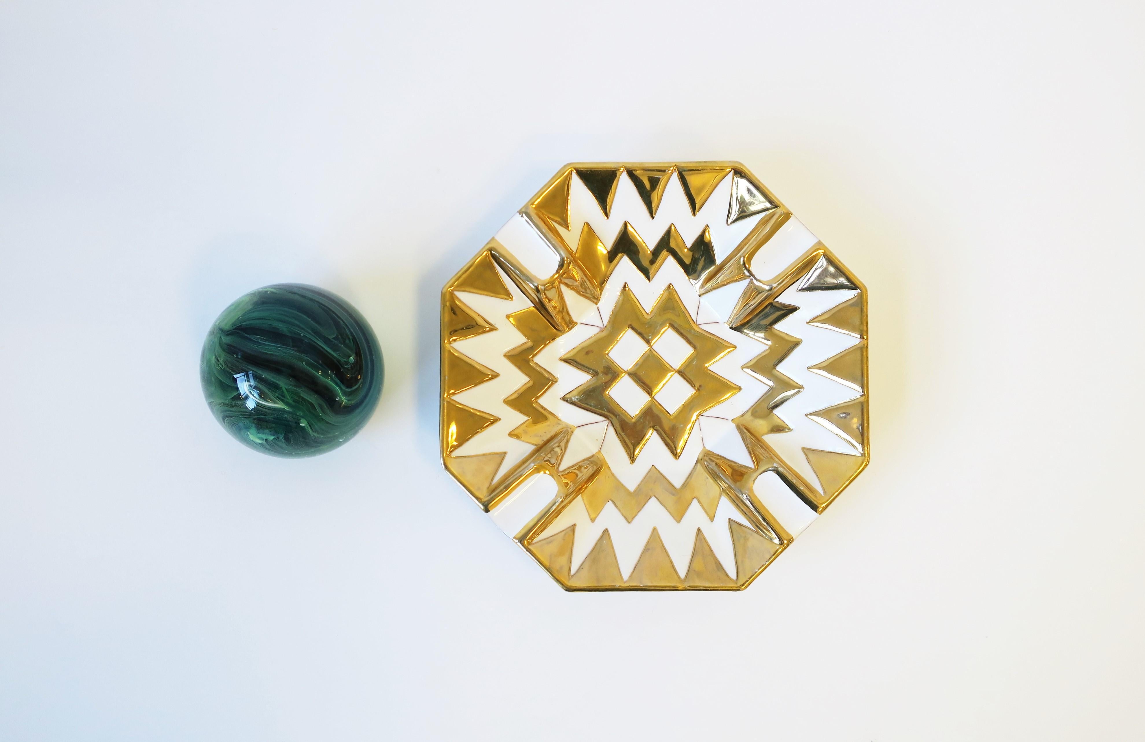 Italian White and Gold Catchall Vide-Poche or Ashtray In Good Condition For Sale In New York, NY