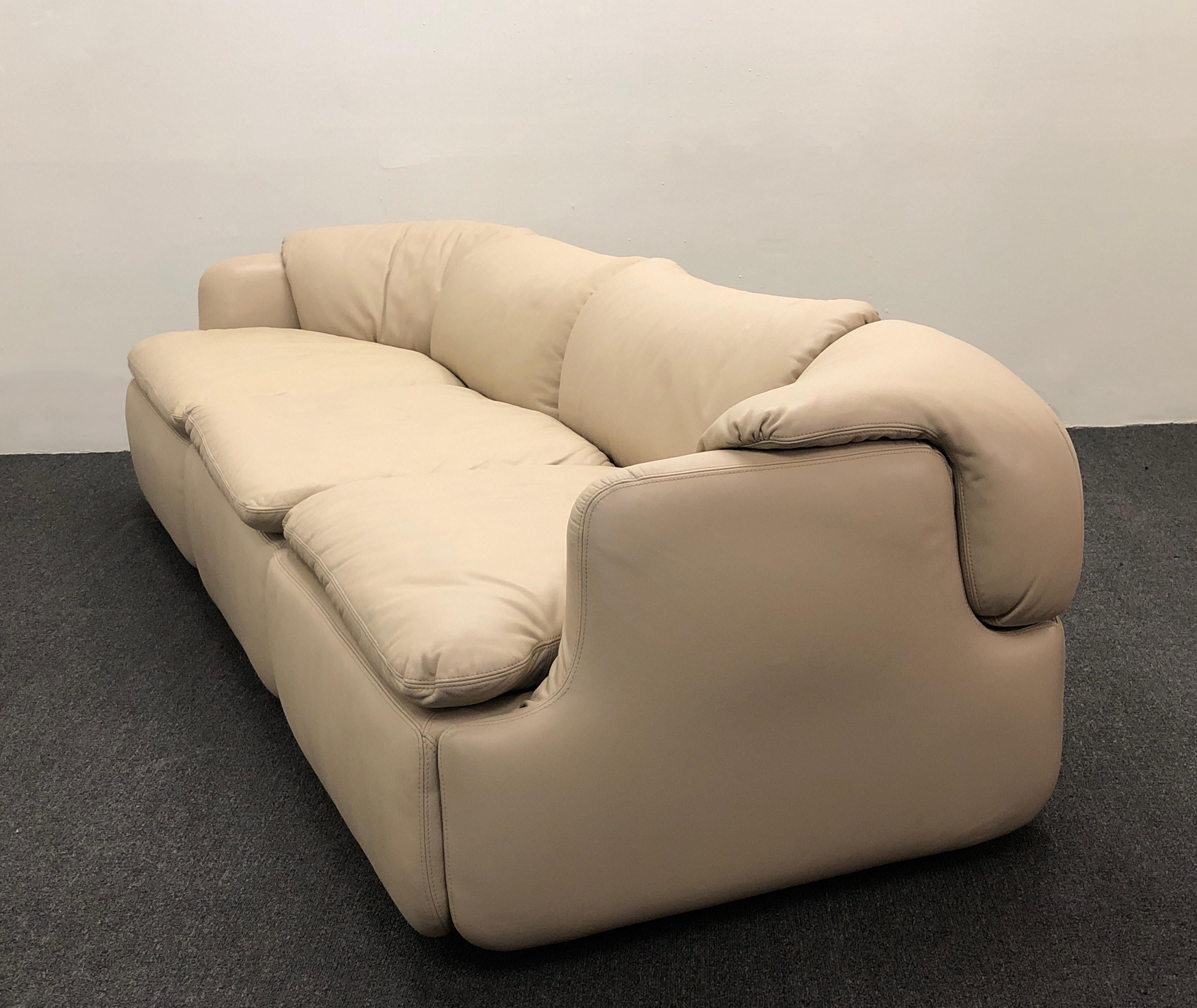 Italian Off White Leather Sofa by Alberto Rosselli for Saporiti 2