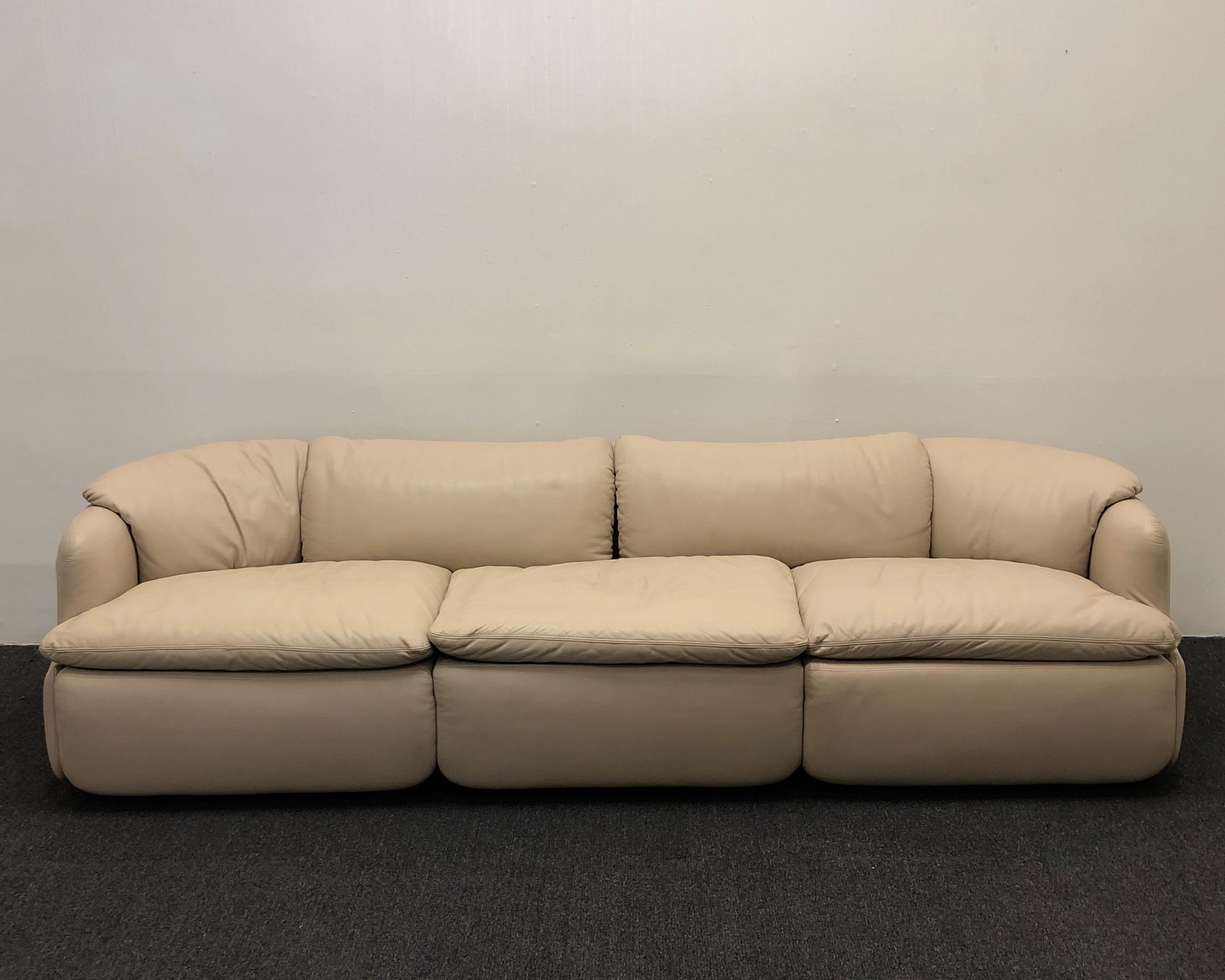 1970’s off white leather ‘Confidential’ sofa design by Italian architect Alberto Rosselli for Saporiti Italia. 
Professionally cleaned and condition. 
Measurements: 91” wide, 32” deep, 24” high and 16” seat.