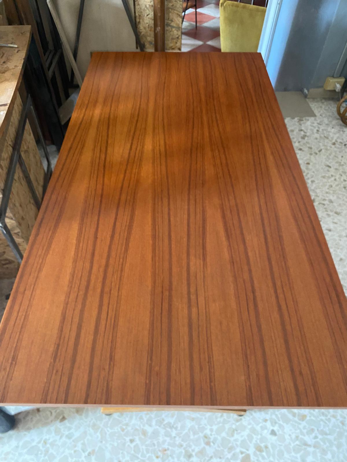 Escritorio italiano de oficina de teca al estilo de Gianfranco Frattini, Italia Años 60 en venta 5
