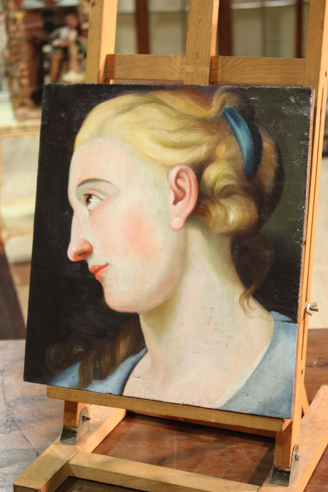 Italian painting, modern reproduction. Work depicting an interesting 17th century style lady profile. Painting oil on panel, wooden panel. In good condition, with some small signs of aging.