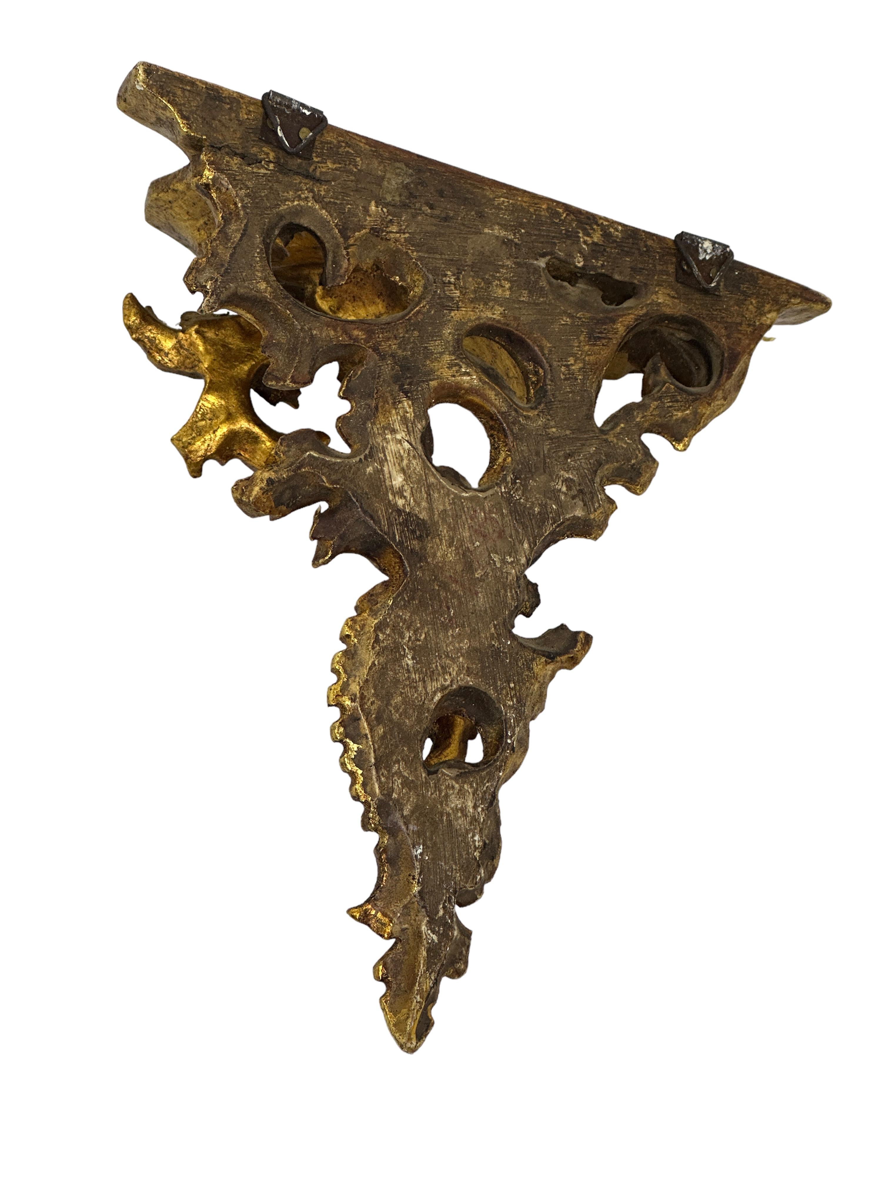 Italian Old Venetian Miniature Wall Shelf, Gilded Carved Acanthus, Rococo Style For Sale 3
