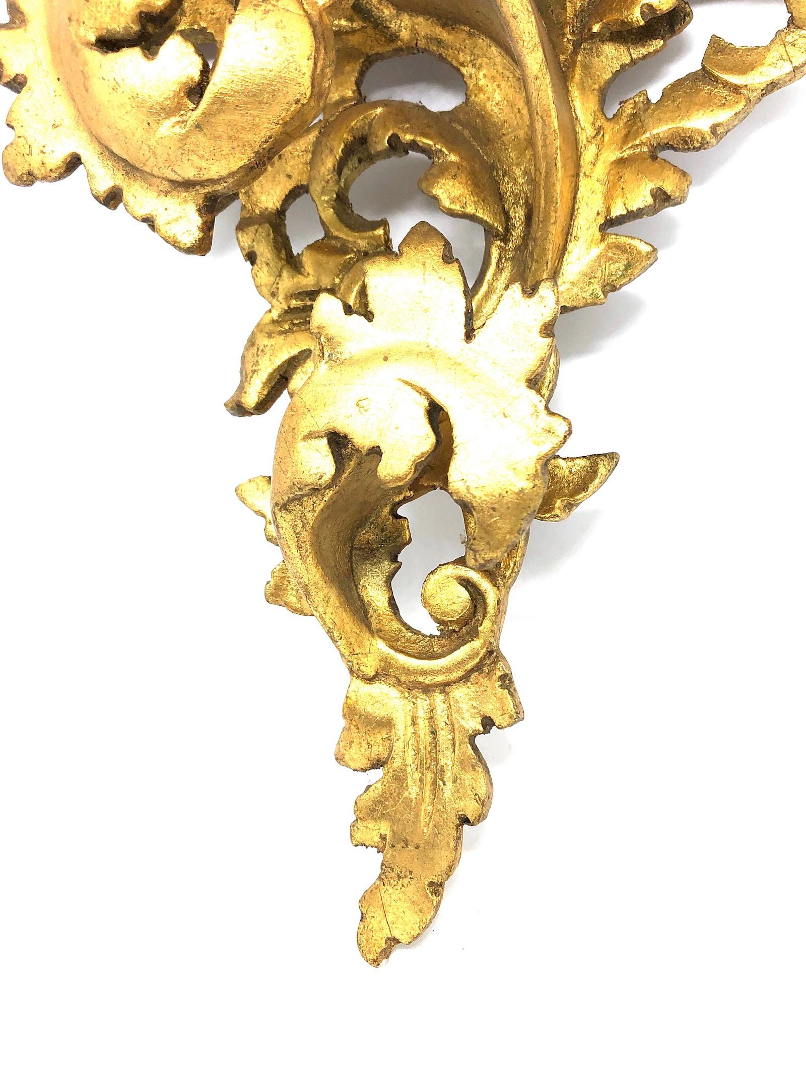 Mid-20th Century Italian Old Venetian Wall Shelf, Gilded Carved Acanthus, Rococo Style
