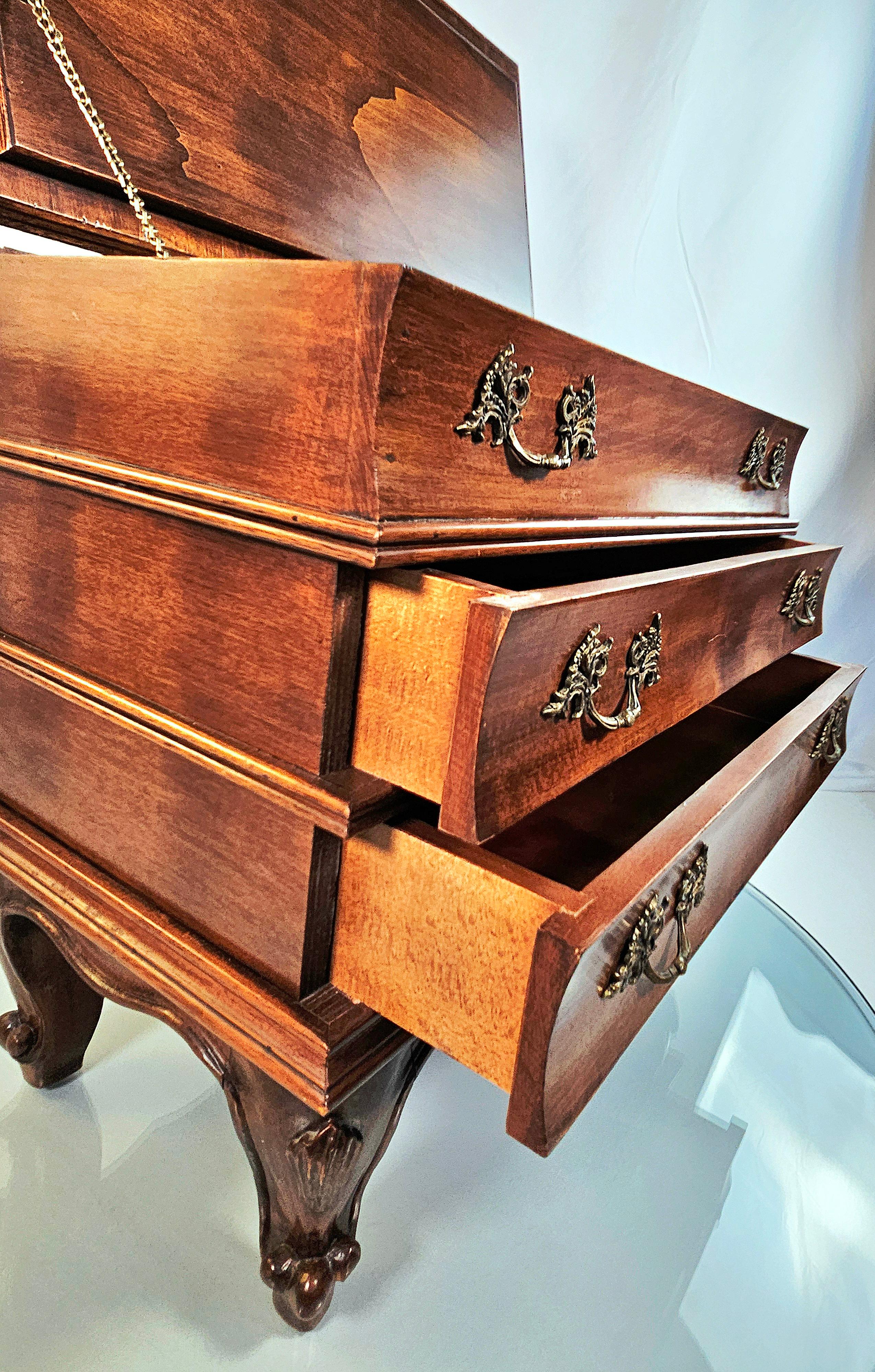 Table d'appoint en ronce d'olivier italienne Figurative Faux Book Stack en vente 9