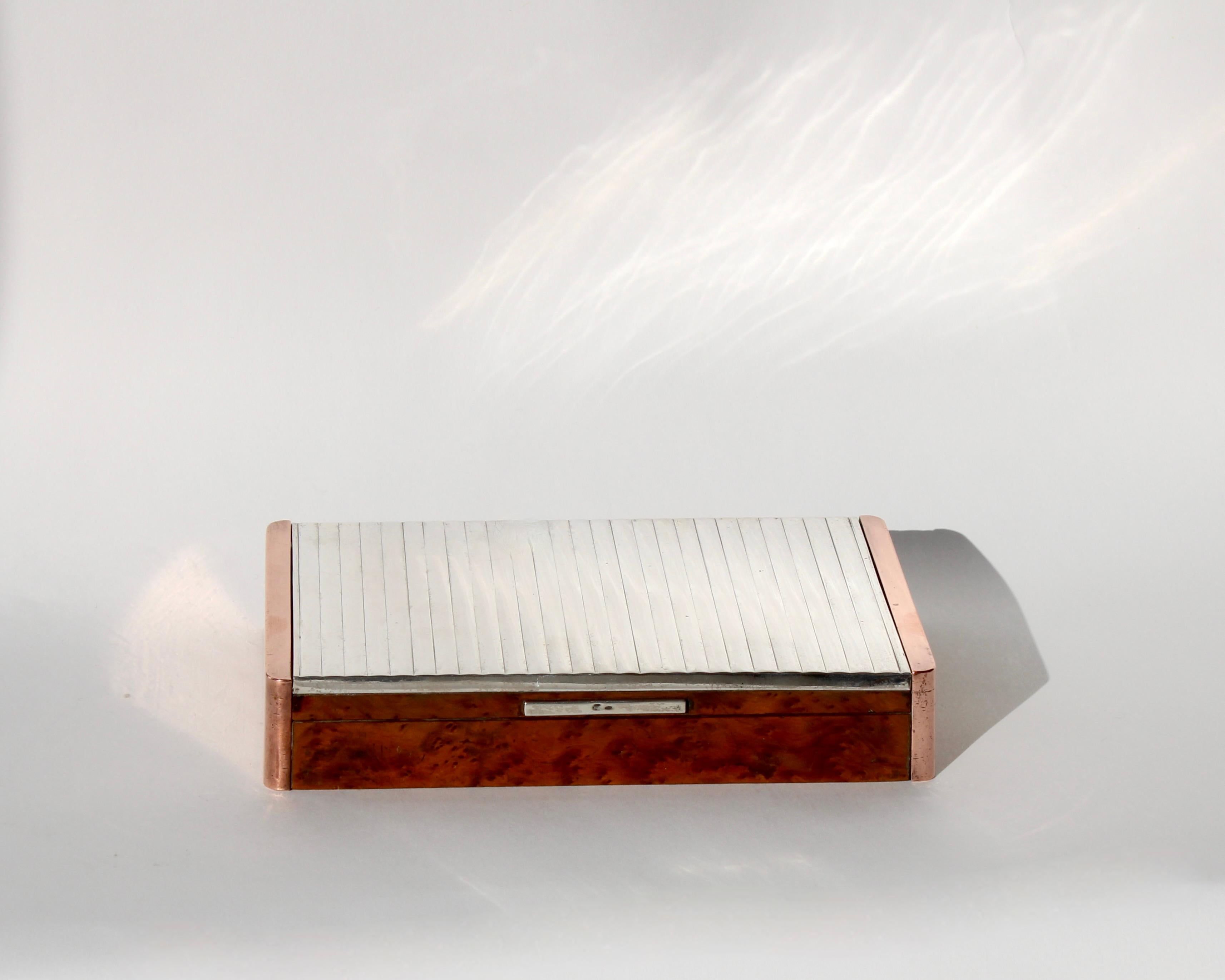 Coffret à cigarettes ou commode en bois d'olivier italien par Argenteria Alignani Bon état - En vente à Chicago, IL