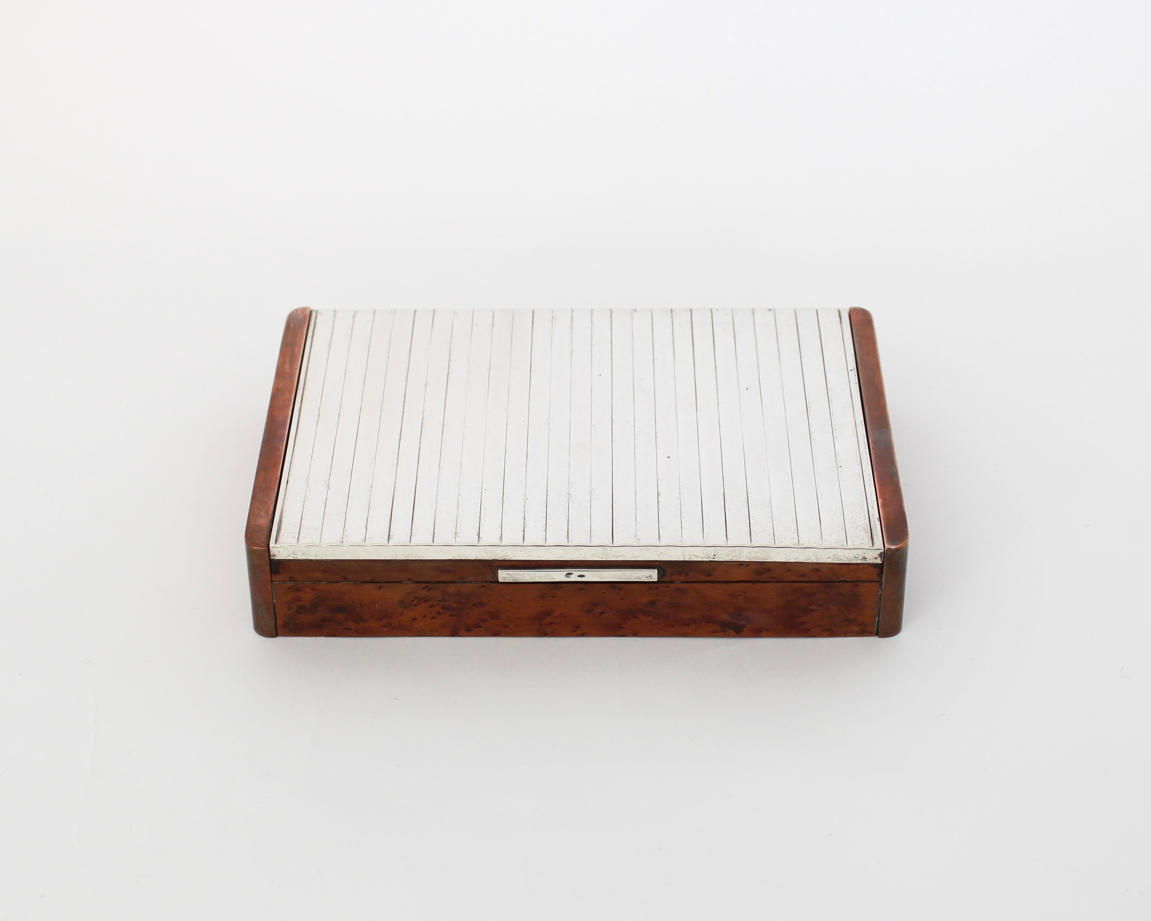 Mid-Century Modern Coffret à cigarettes ou commode en bois d'olivier italien par Argenteria Alignani en vente