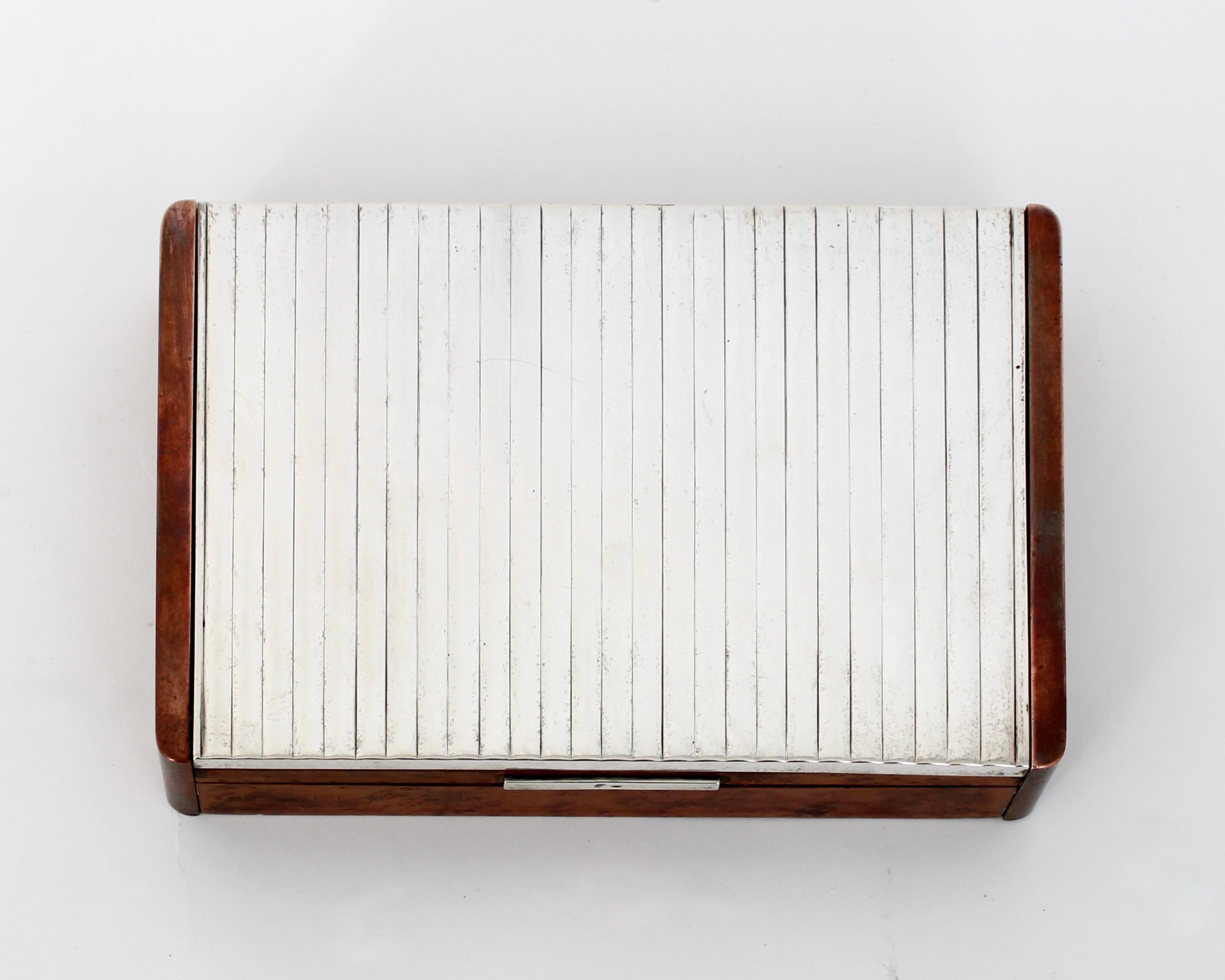 Plaqué argent Coffret à cigarettes ou commode en bois d'olivier italien par Argenteria Alignani en vente