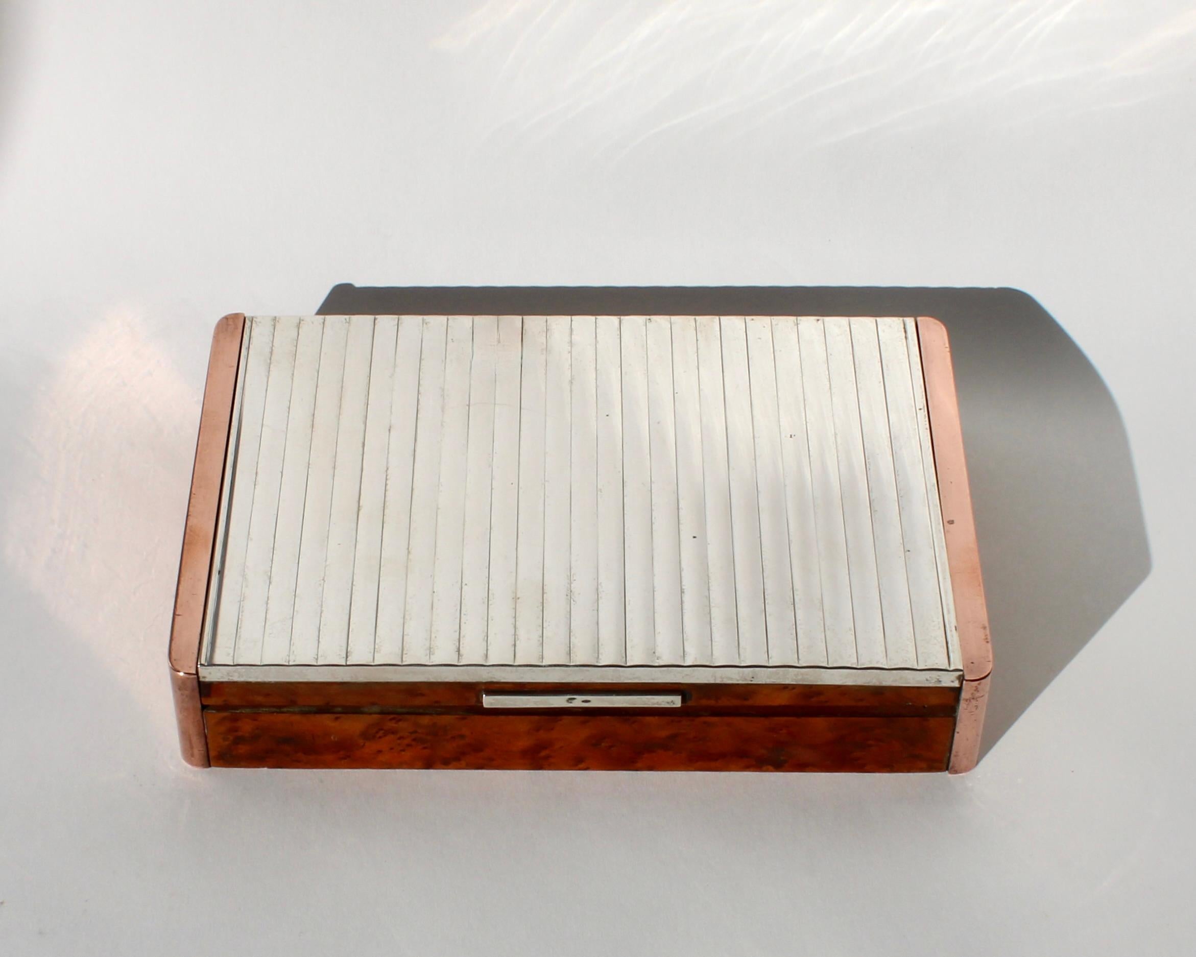 Coffret à cigarettes ou commode en bois d'olivier italien par Argenteria Alignani en vente 2