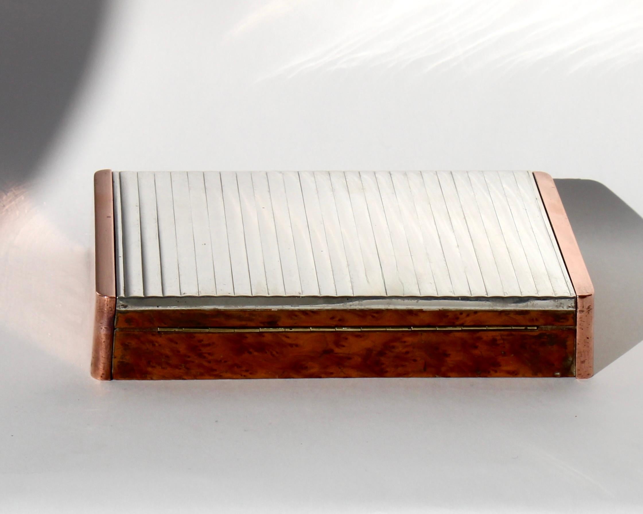 Coffret à cigarettes ou commode en bois d'olivier italien par Argenteria Alignani en vente 3