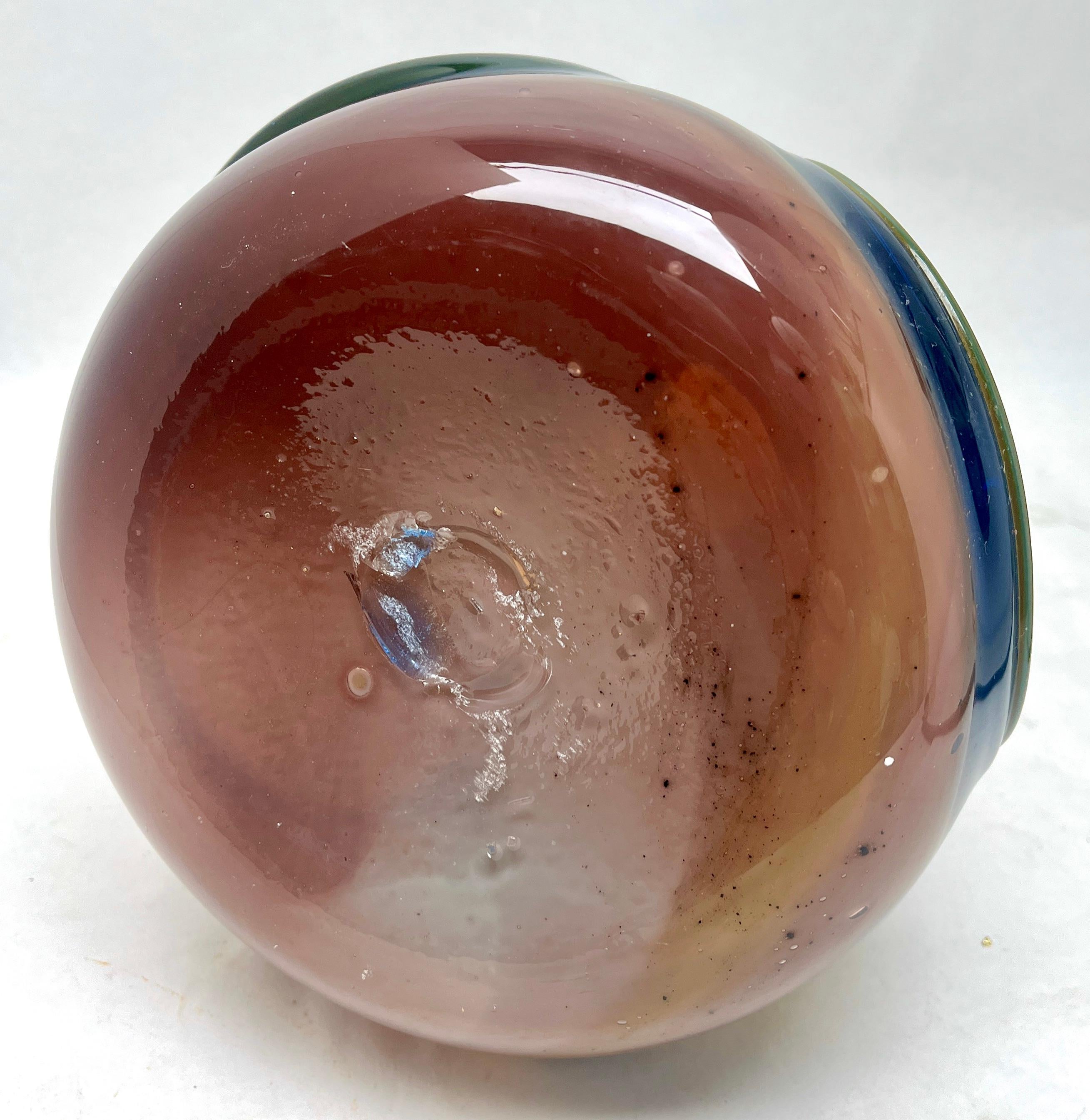 Italienischer olivgrüner handgefertigter Murano-Kunstglaskrug mit Henkel (Glaskunst) im Angebot