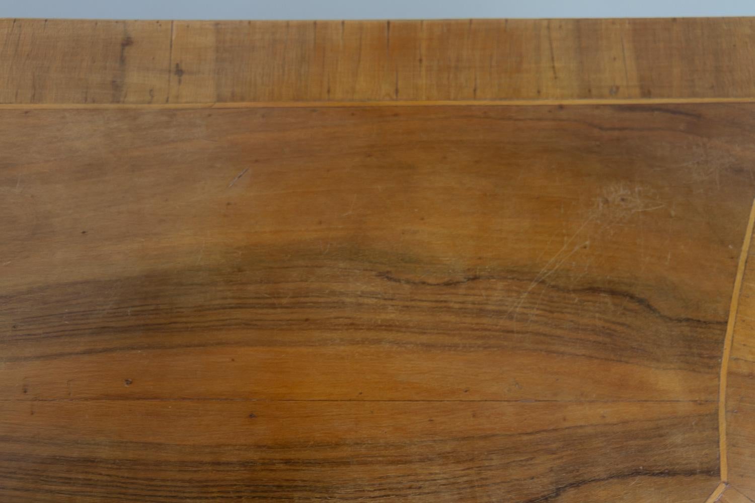 Italian Olive Wood Bombe Chest of Drawers Rococo Style, 1950s. en vente 4