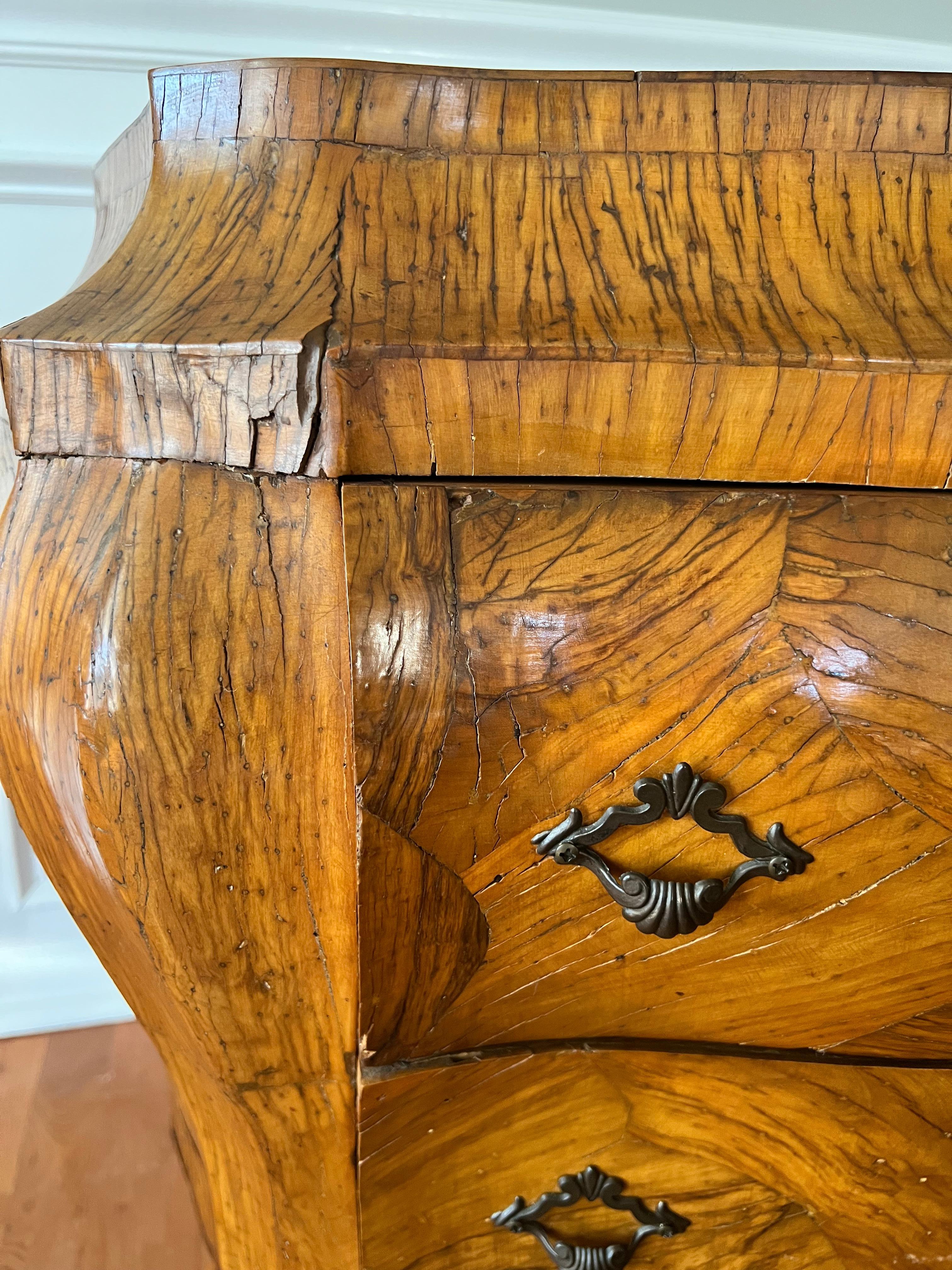 Italian Olive Wood Bombe Commode, Early 20th Century For Sale 7
