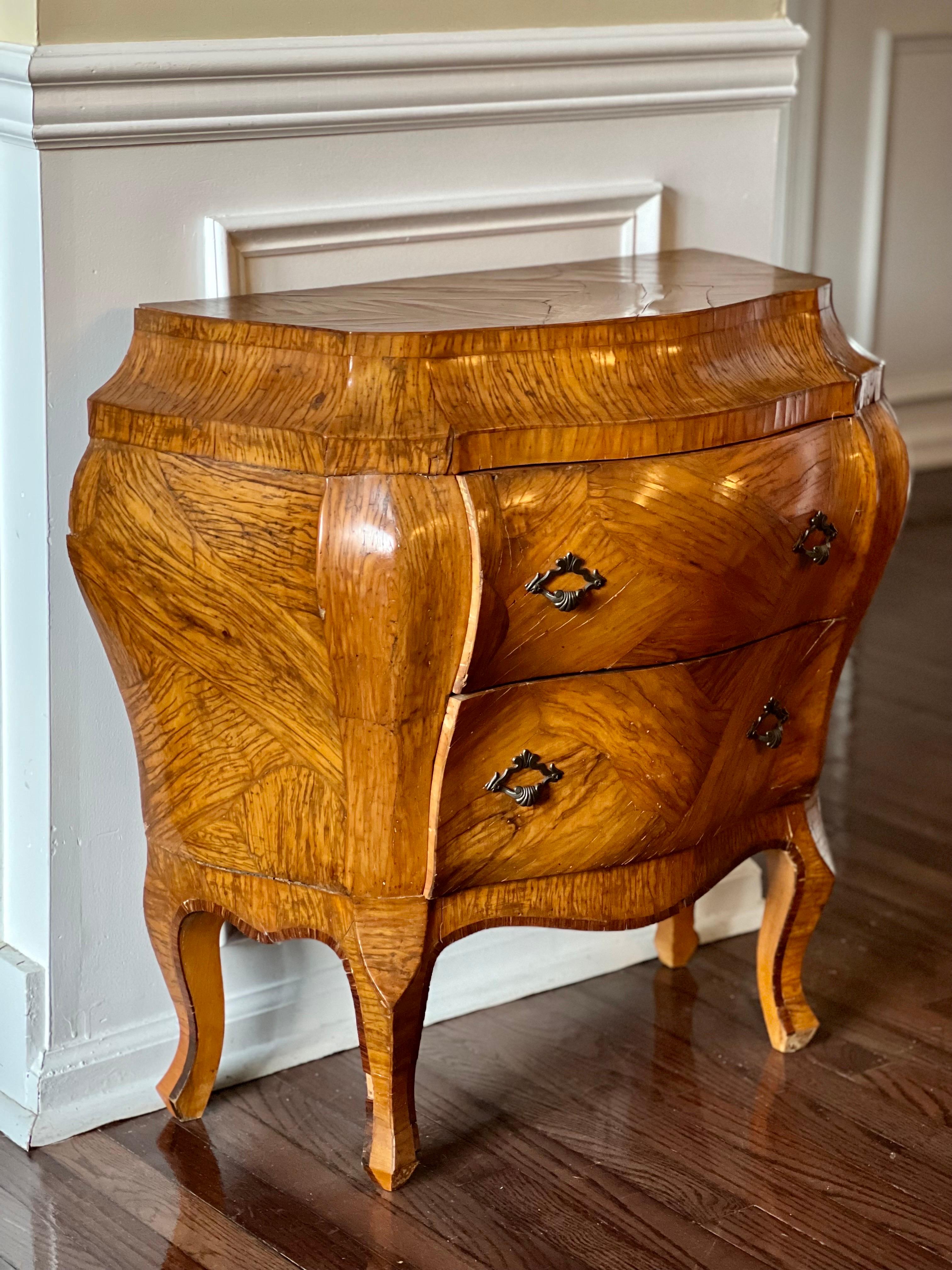 Italian Olive Wood Bombe Commode, Early 20th Century For Sale 13