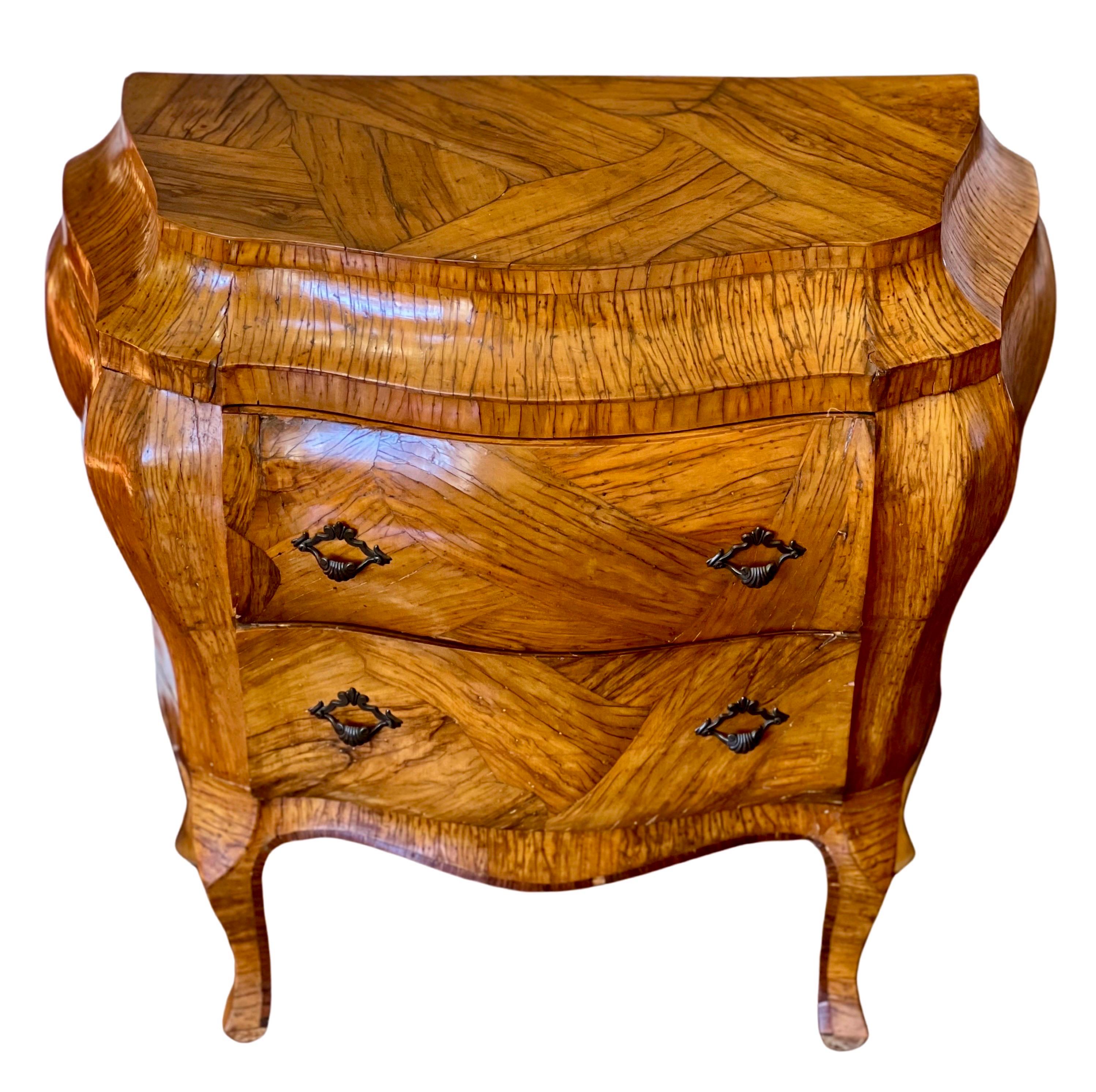 Italian Olive Wood Bombe Commode, Early 20th Century For Sale 2