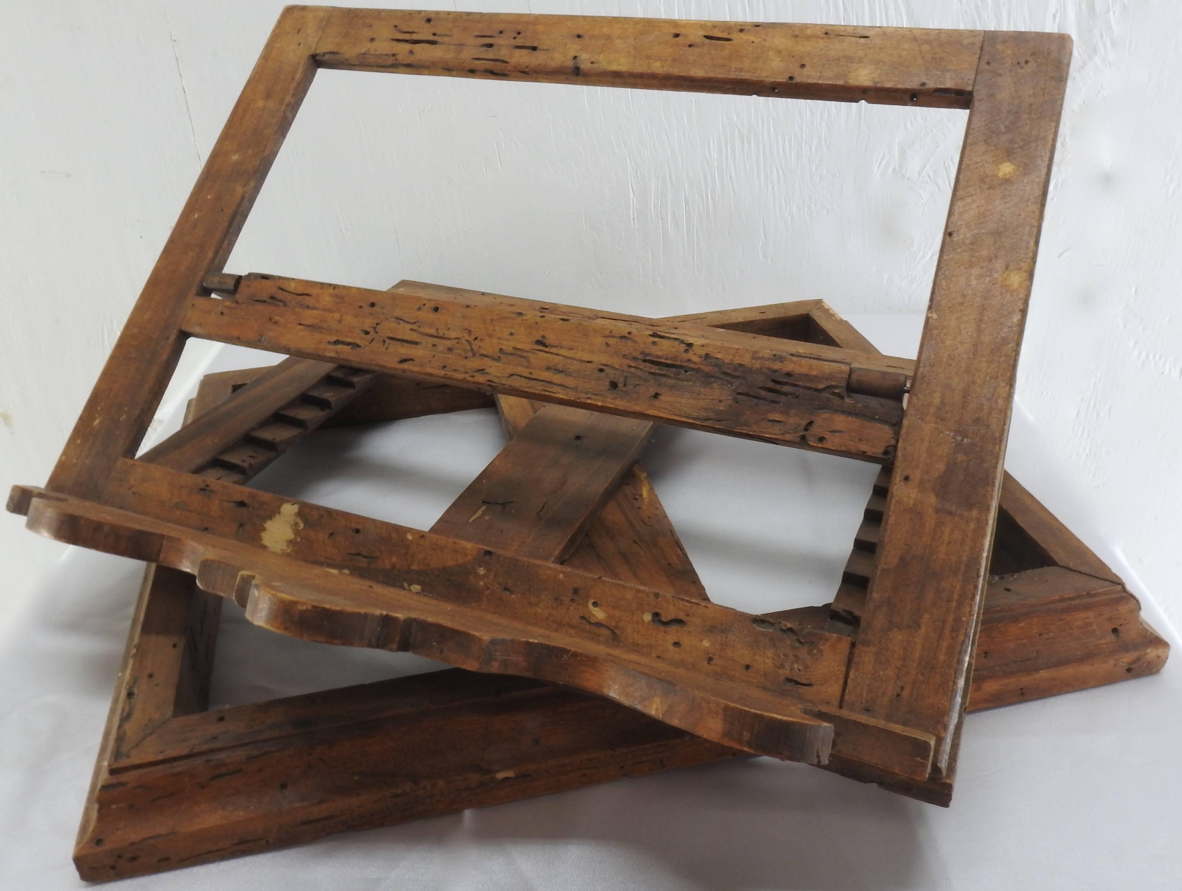 Italian Olive Wood Book Stand In Fair Condition In Cookeville, TN