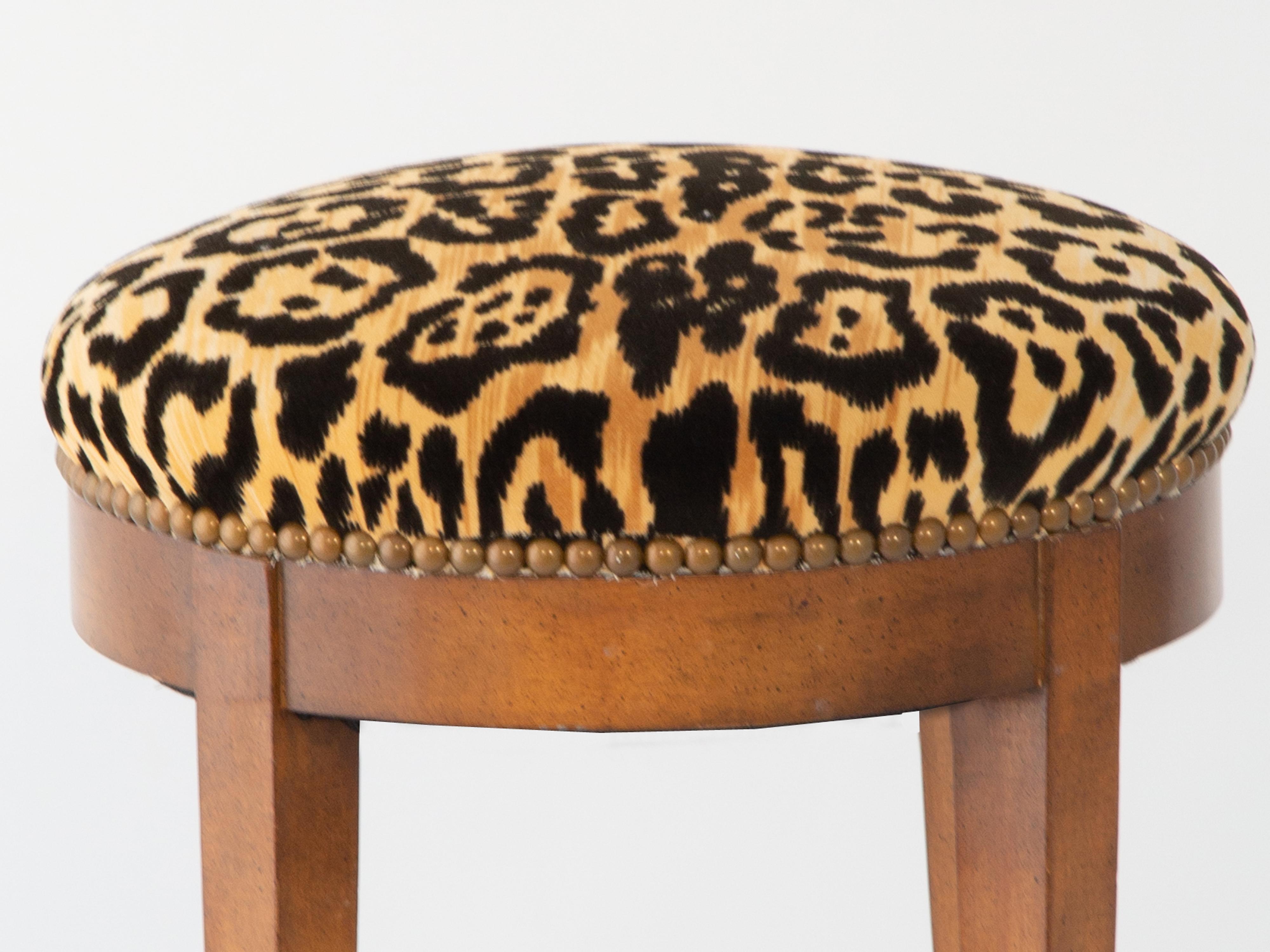 Tabouret, en bois d'olivier, à assise ronde (14