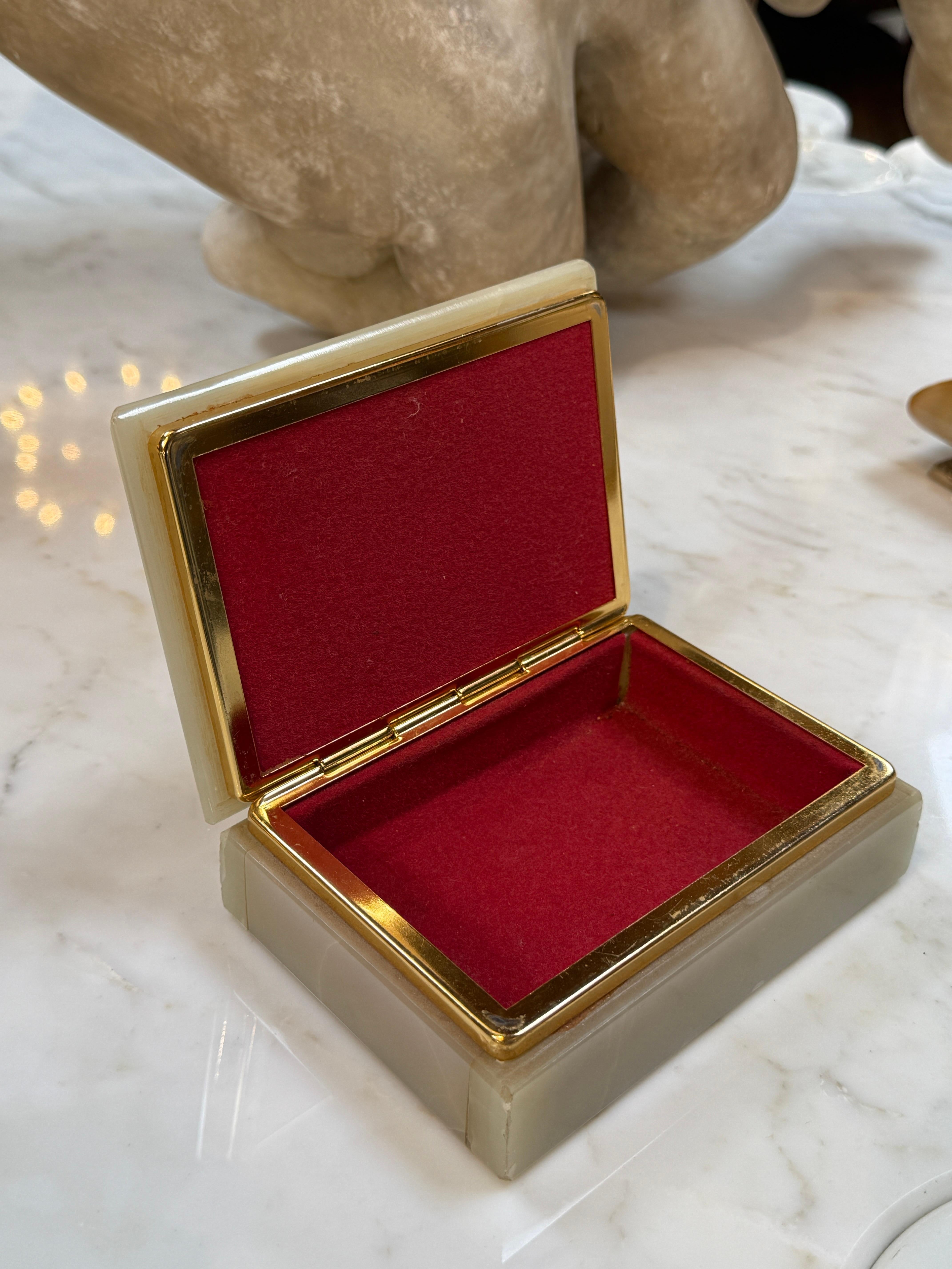 Boîte à bijoux italienne en onyx et laiton avec doublure en velours, 1960 Bon état - En vente à Los Angeles, CA