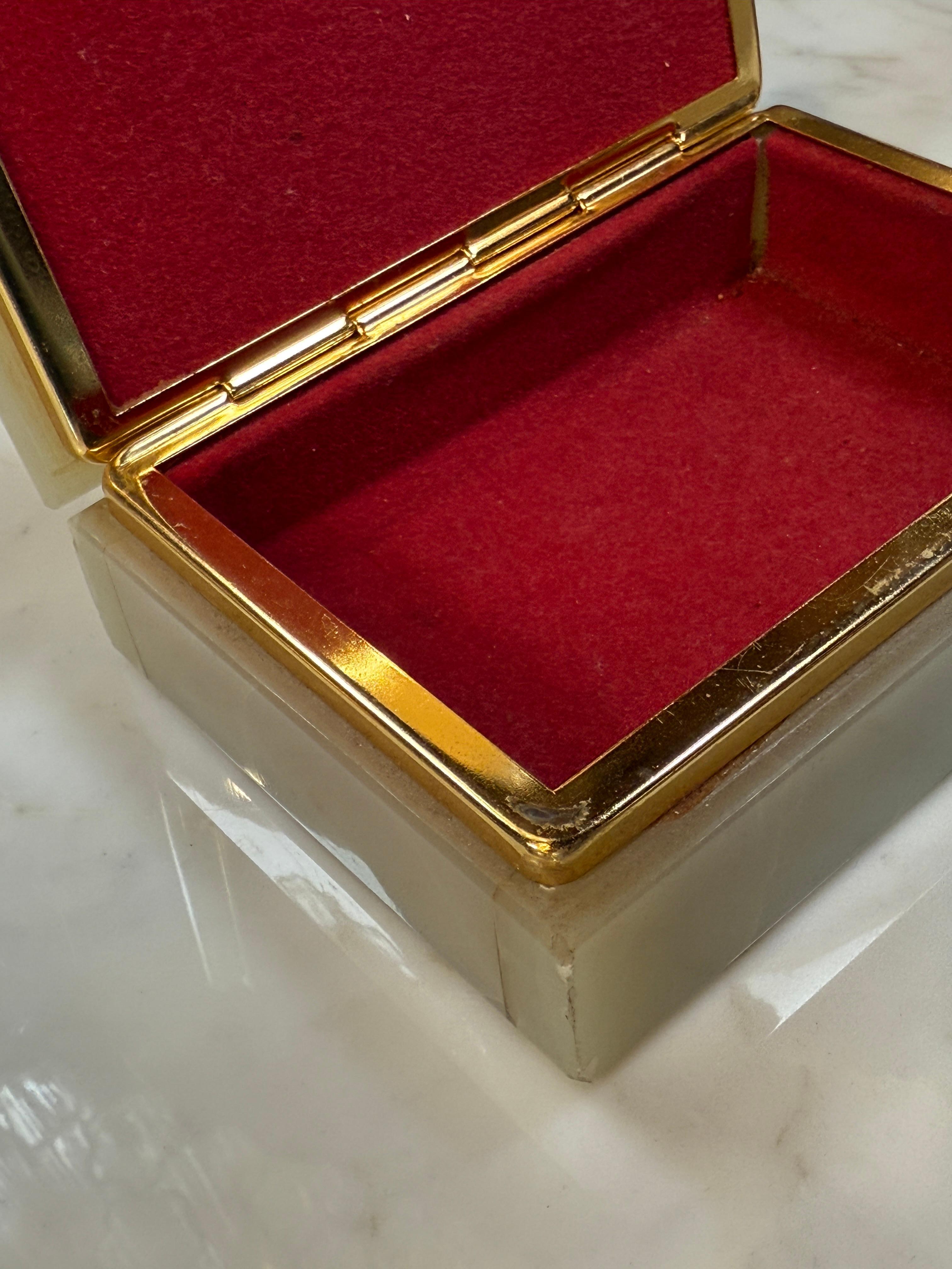 Milieu du XXe siècle Boîte à bijoux italienne en onyx et laiton avec doublure en velours, 1960 en vente