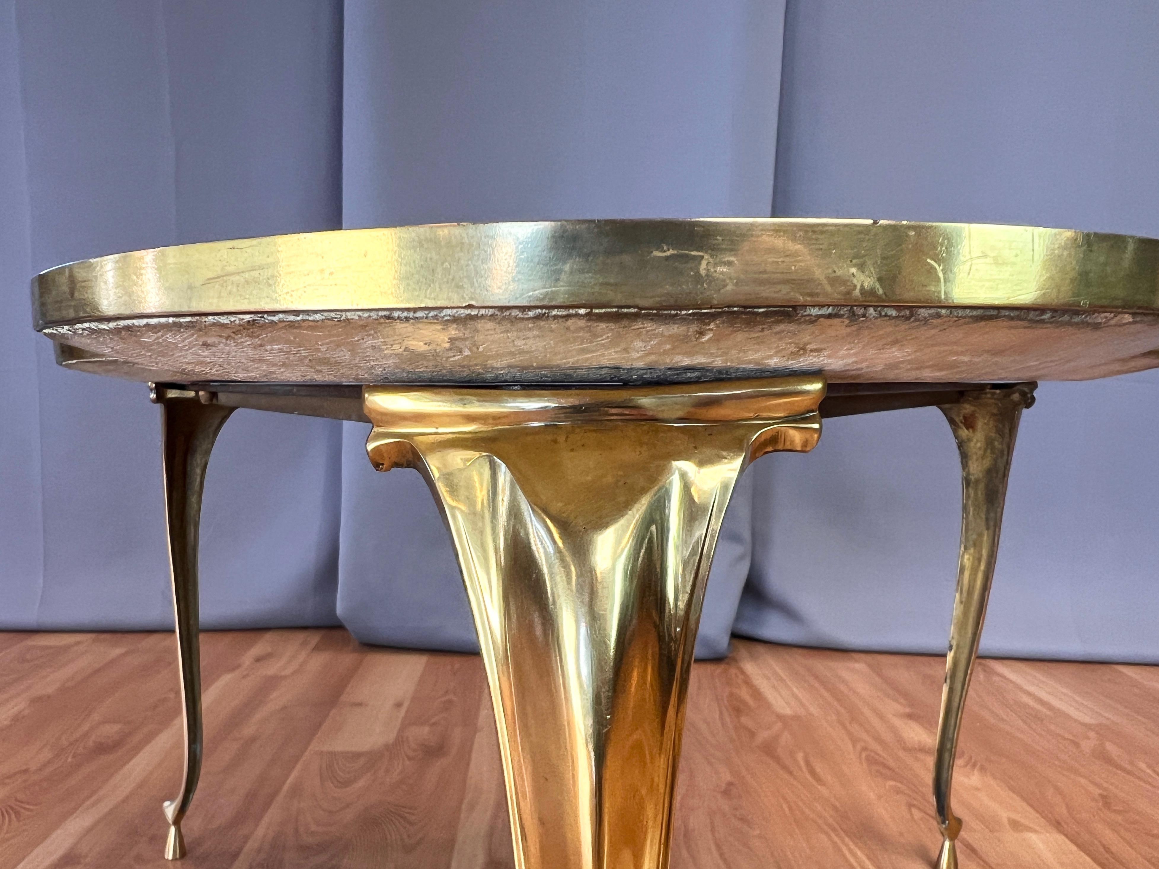 Dreibeiniger italienischer Beistelltisch aus Onyx und Messing mit Trefoil-Platte, 1950er Jahre im Angebot 12