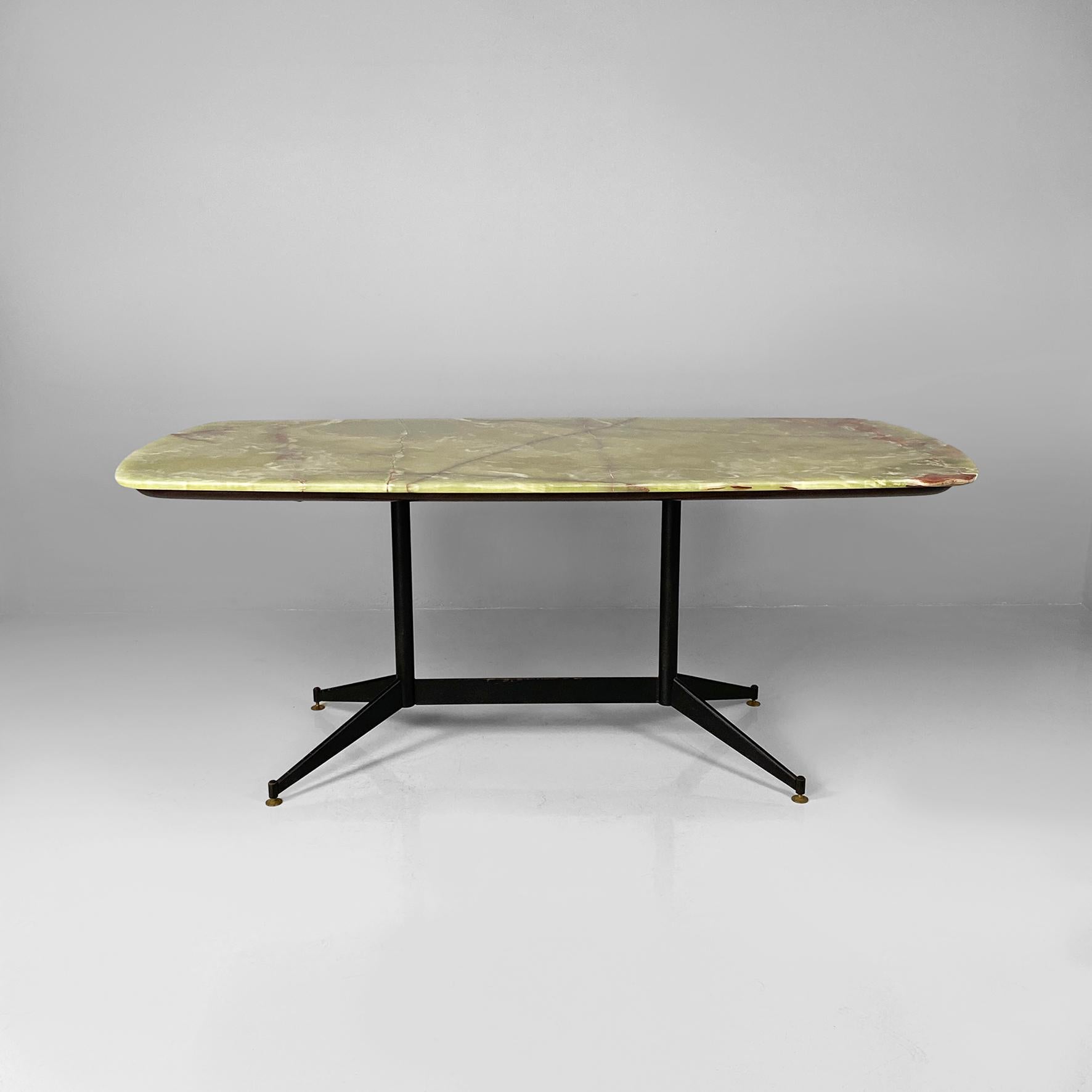 Mid-Century moderno Tavolo da pranzo italiano in marmo onice e metallo di forma rettangolare arrotondata, anni '80 in vendita