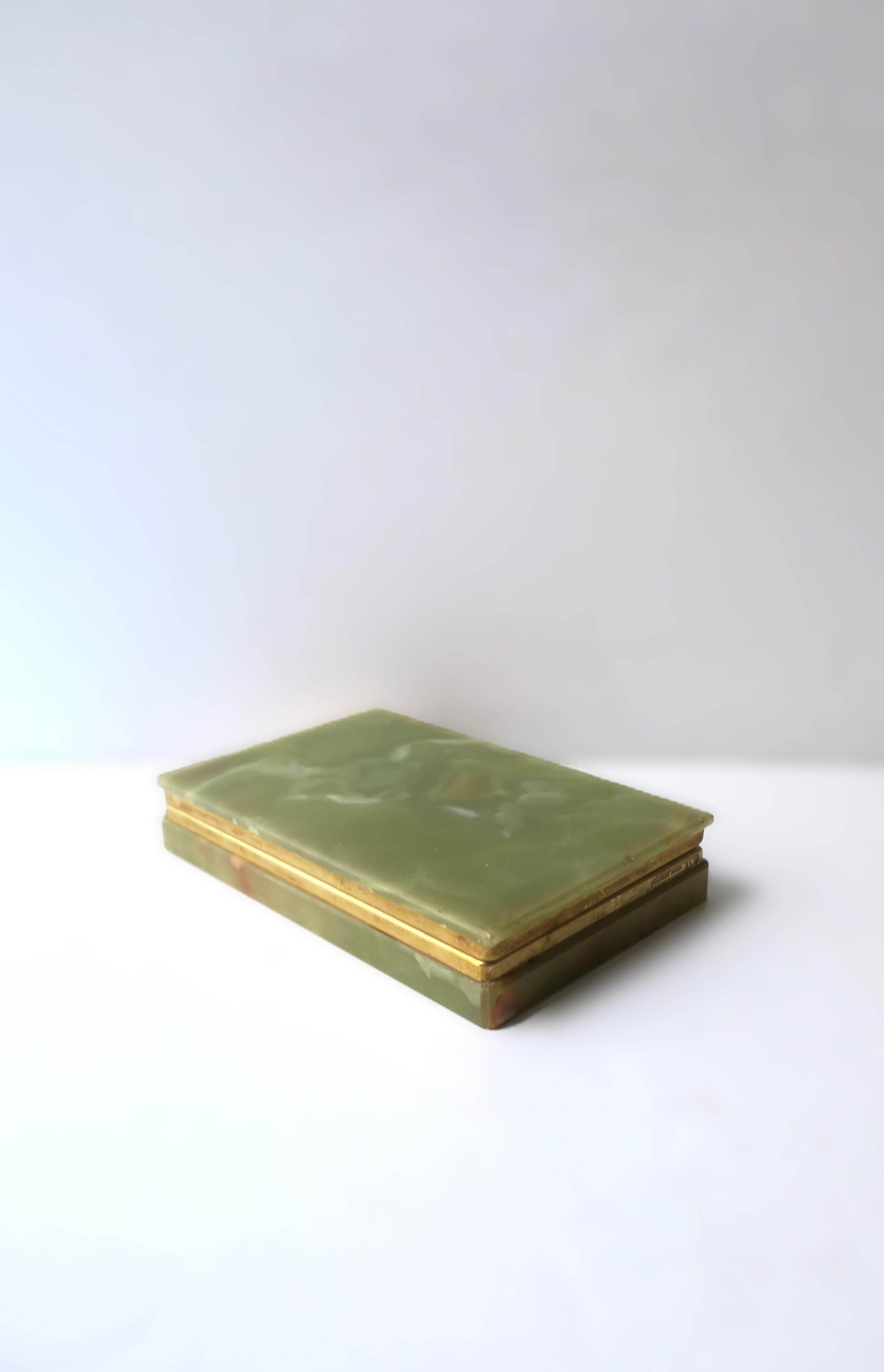 An Italian green onyx marble box, by Ottone Garantito, in the Modern style, circa 1970s, Italy. This Italian trinket or jewelry box is entirely onyx with a brass plated hinged lid with an easy open/close. With markers' mark on side as shown in two