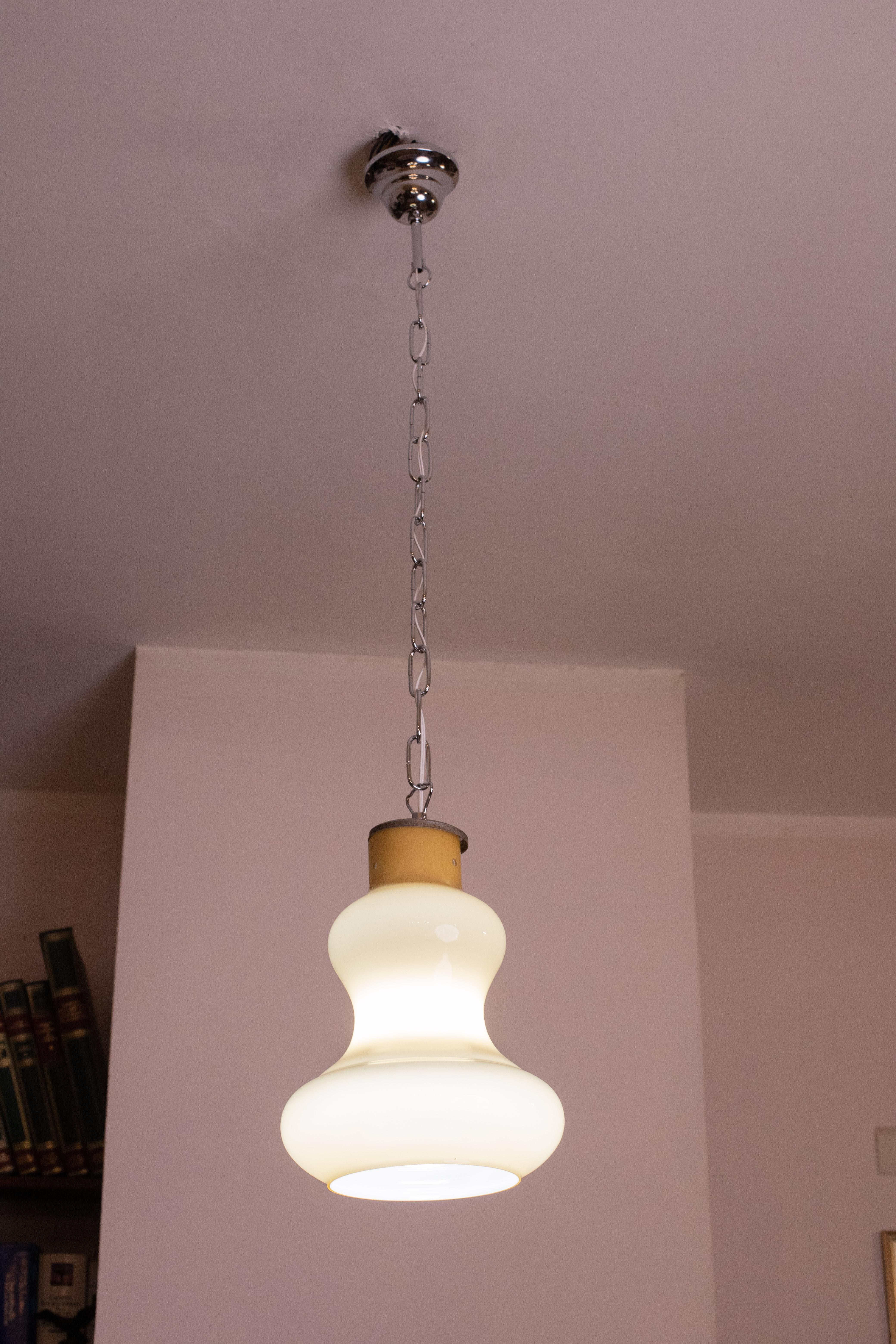 Vintage beige glass pendant lamp, 1970s modernism, with metal frame and glass diffuser.
 One light point with E27 bulb socket.
Fully functional.
Chain and rosette have been replaced, bronze or gold chain and rosette can be put on upon