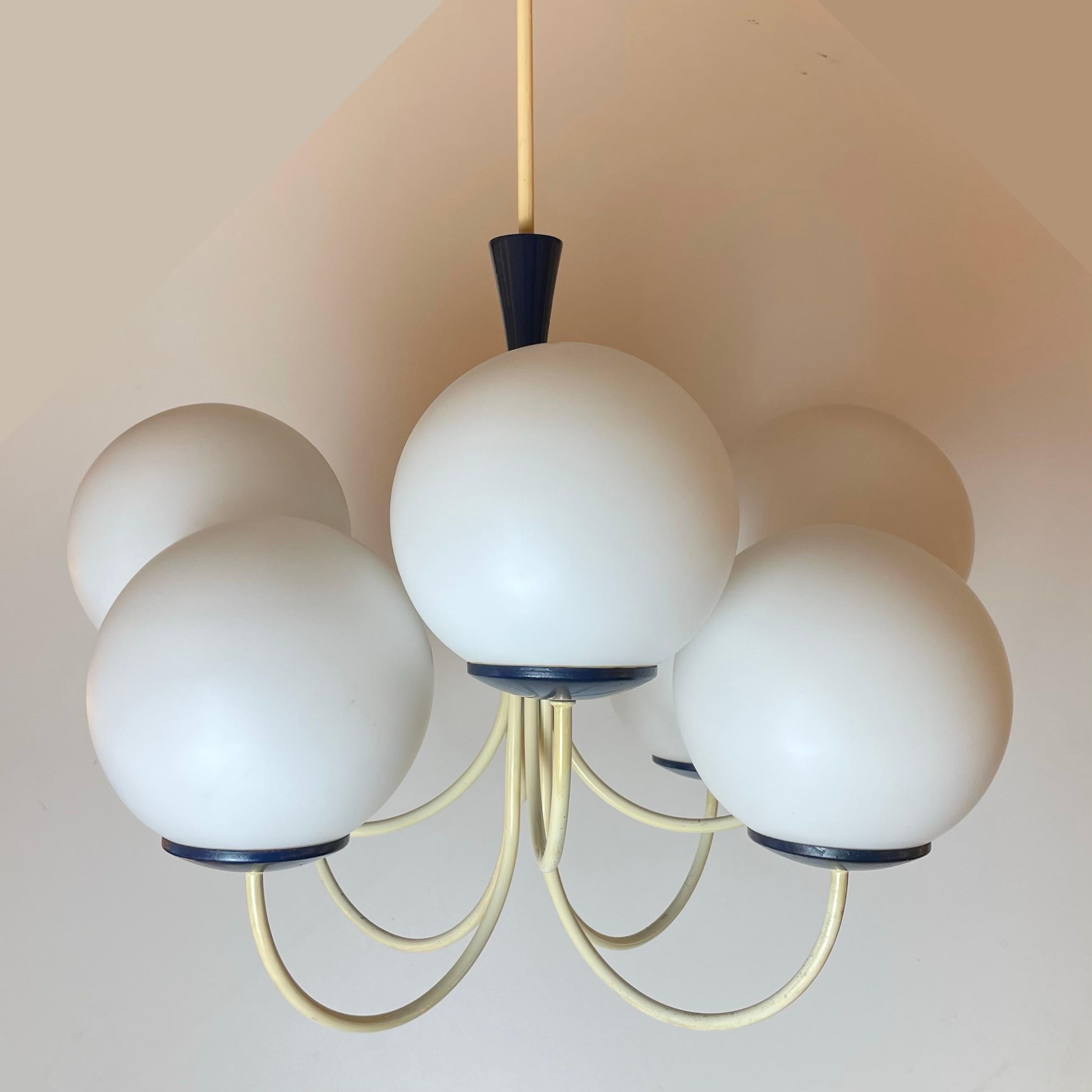 Italian Opalin Chandelier, 1950s For Sale 2