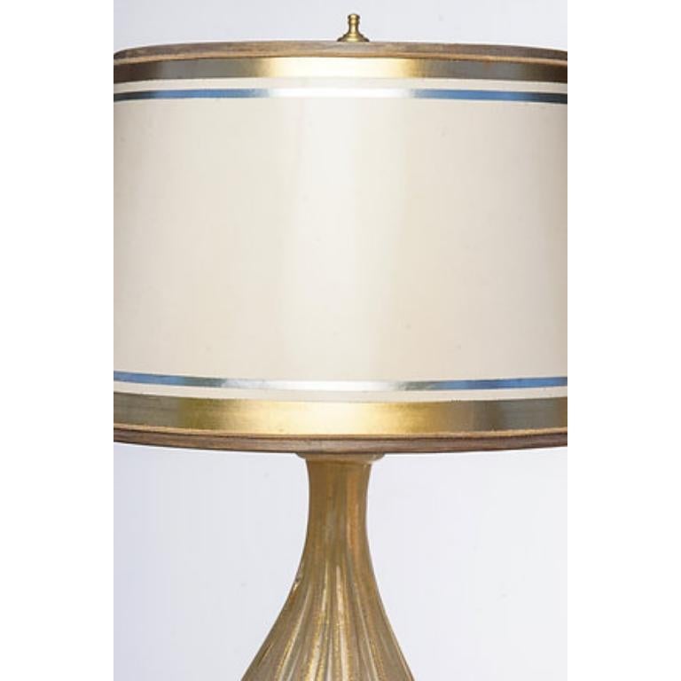 Mid-Century Modern Lampes italiennes de Murano en opaline et or avec bases en lucite, 20e siècle en vente