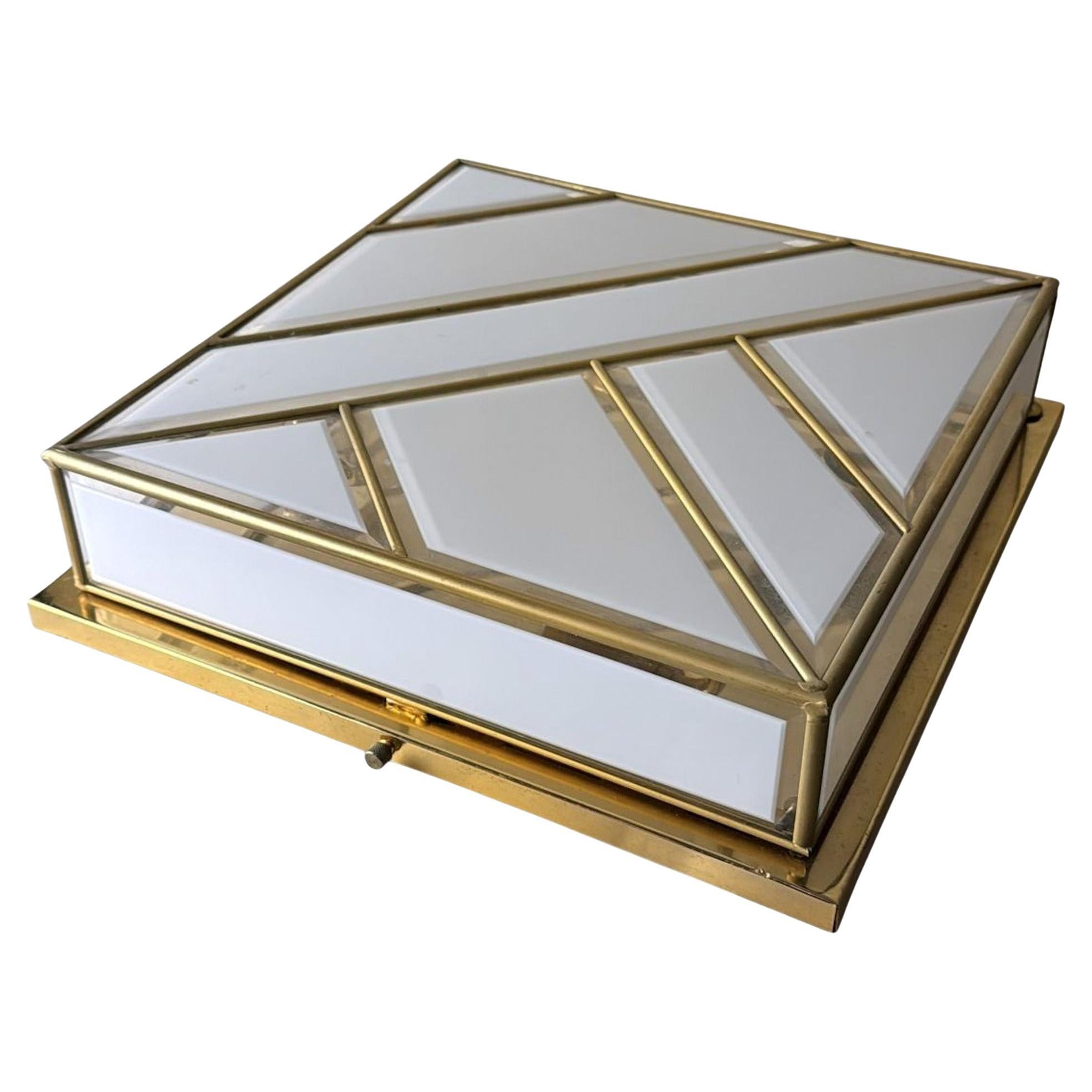 Plafoniera a incasso italiana in vetro opalino e ottone