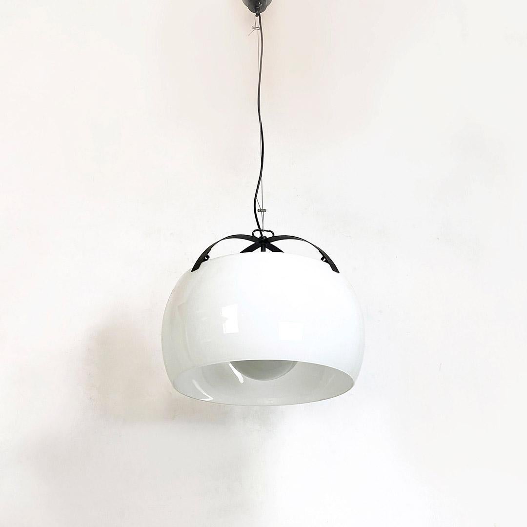 Italian mid century modern white opaline glass and metal Omega chandelier by Vico Magistetti for Artemide, 1962.
Omega chandelier characterized by an internally frosted glass diffuser that surrounds an opal glass sphere, supported by a cross brass