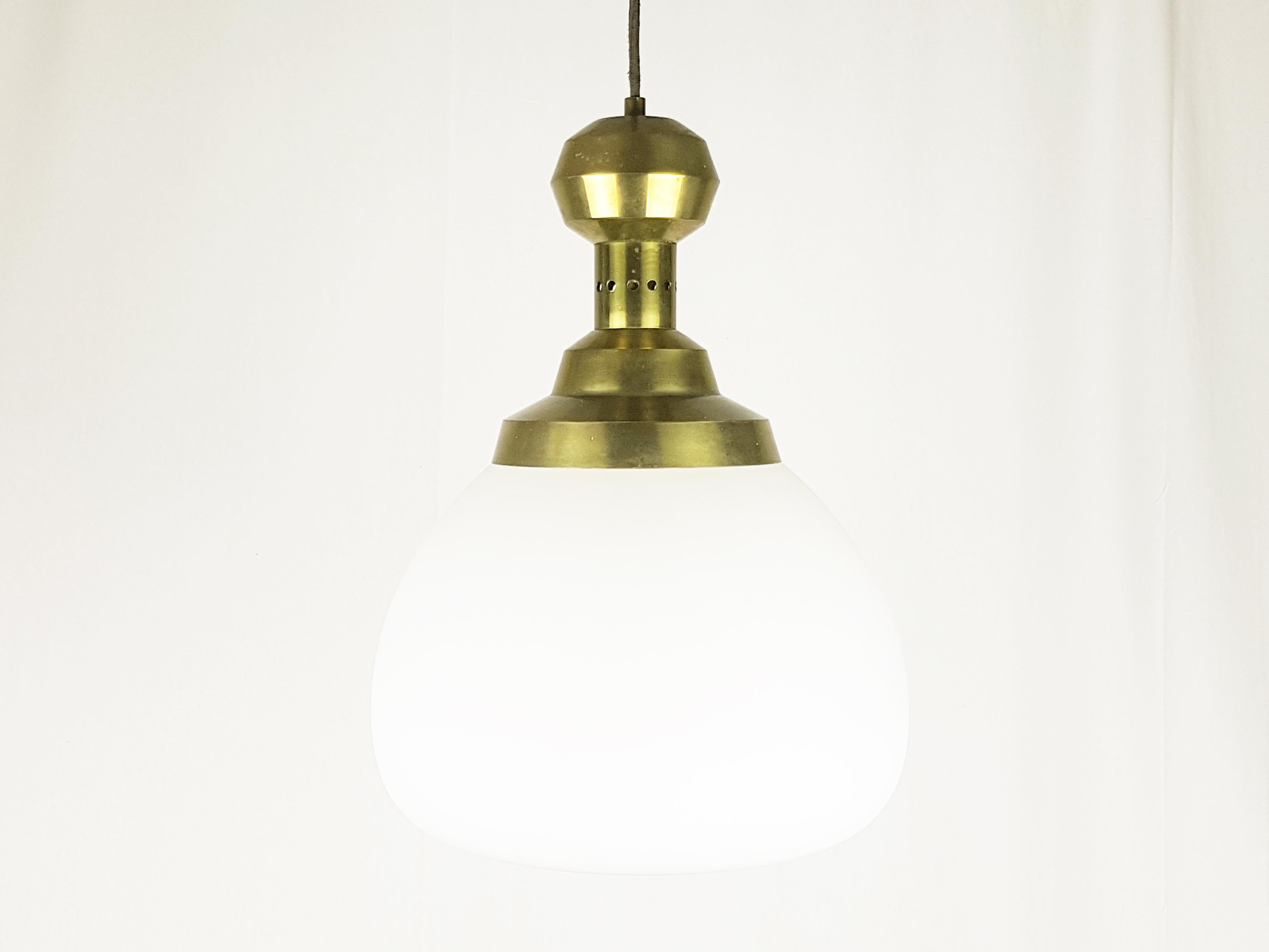 Beautiful pendant lamp in brass and sandblasted opaline glass shade. Very good condition: brass oxidation patina.