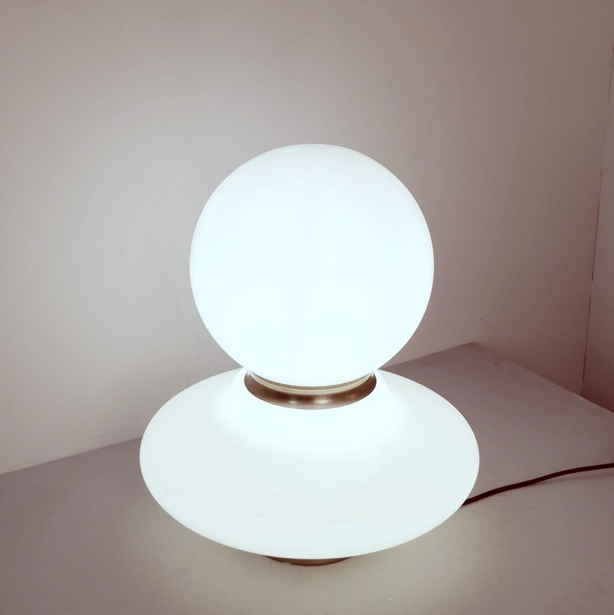 Mid-Century Modern Italian Opaline Glass Table Lamp, 1960s For Sale