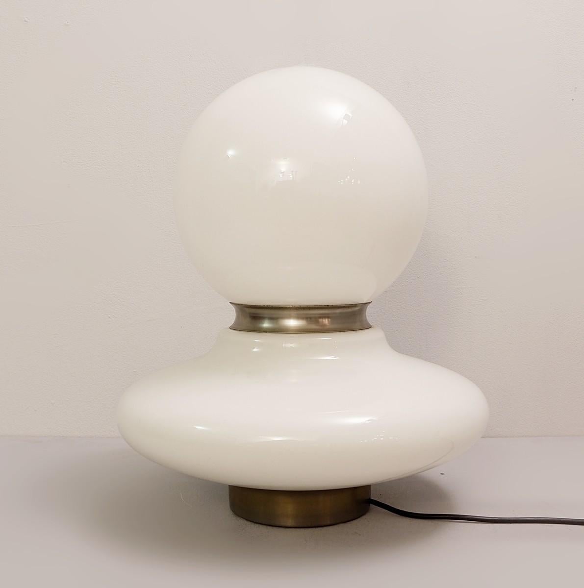 Fin du 20e siècle Lampe de bureau italienne en verre opalin, années 1960 en vente