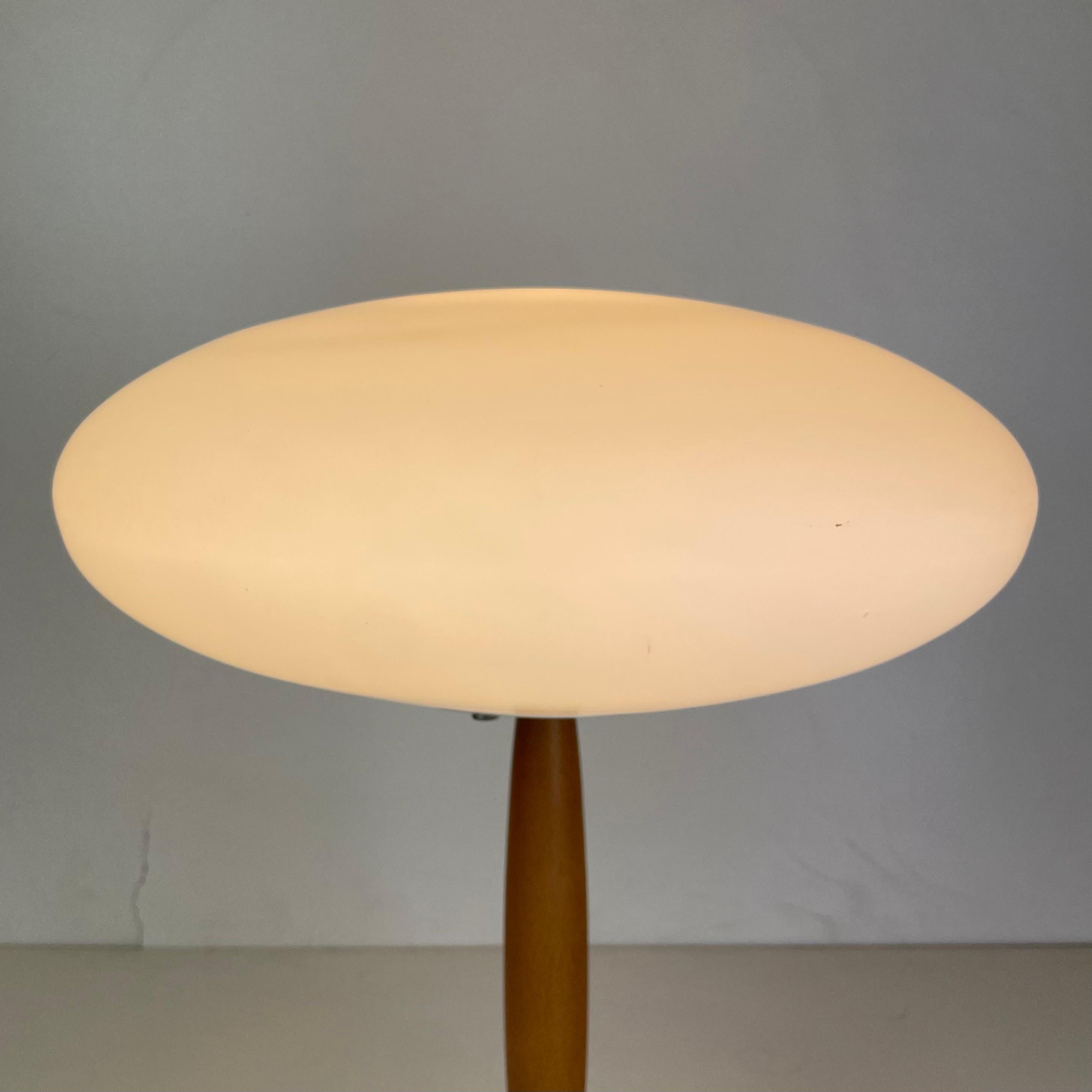 Italian Opaline Table Lamp, 1990s In Excellent Condition For Sale In Brussel, BE